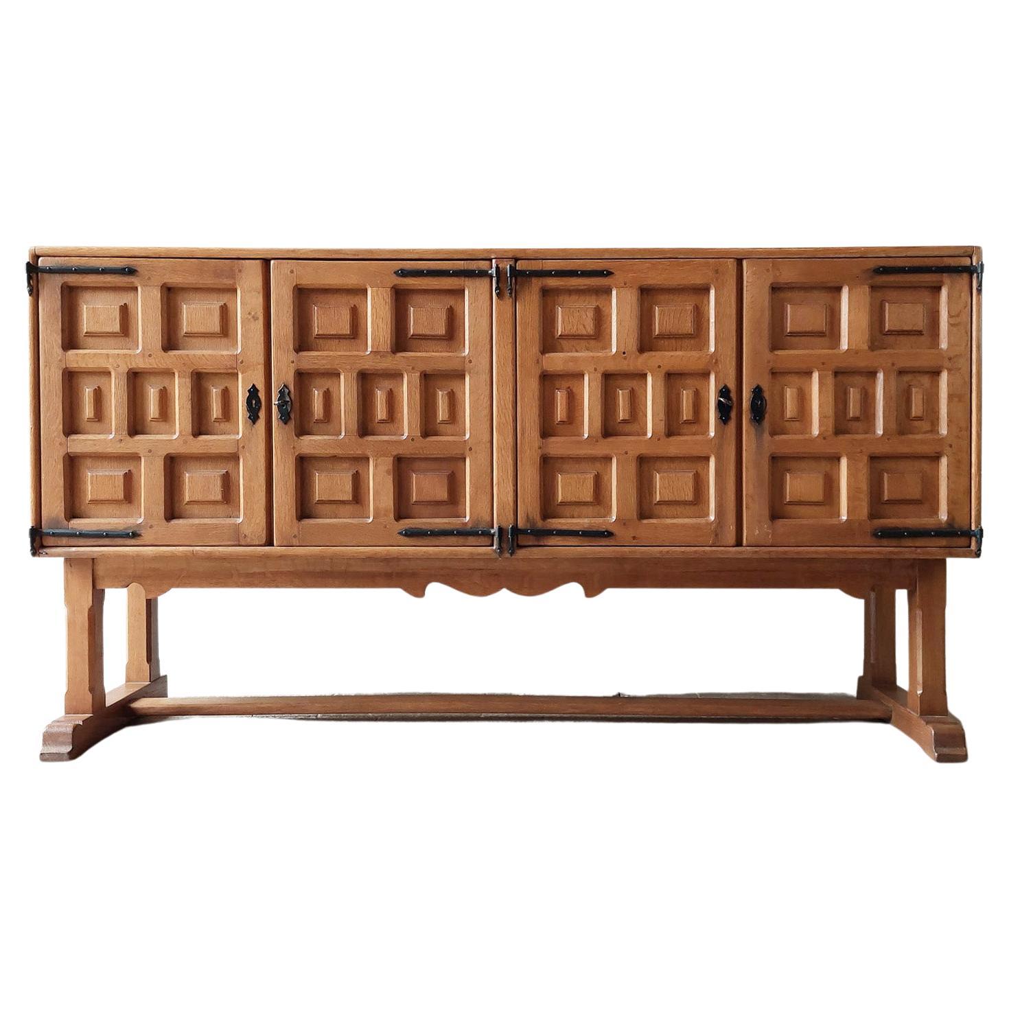 Early 20th Century Spanish Carved Wooden Credenza