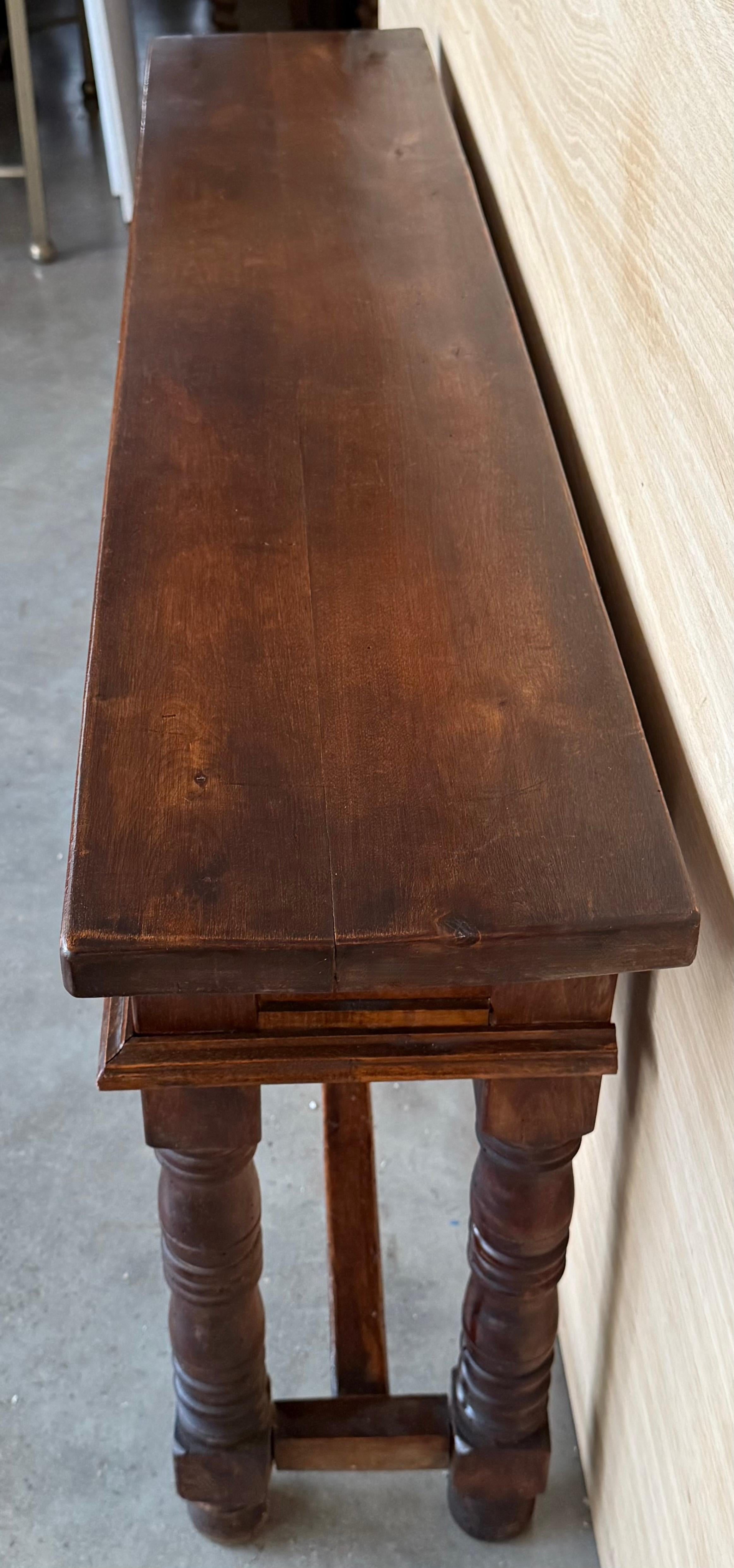 Early 20th Century Spanish Console Table with 2 Drawers and Turned Legs 4