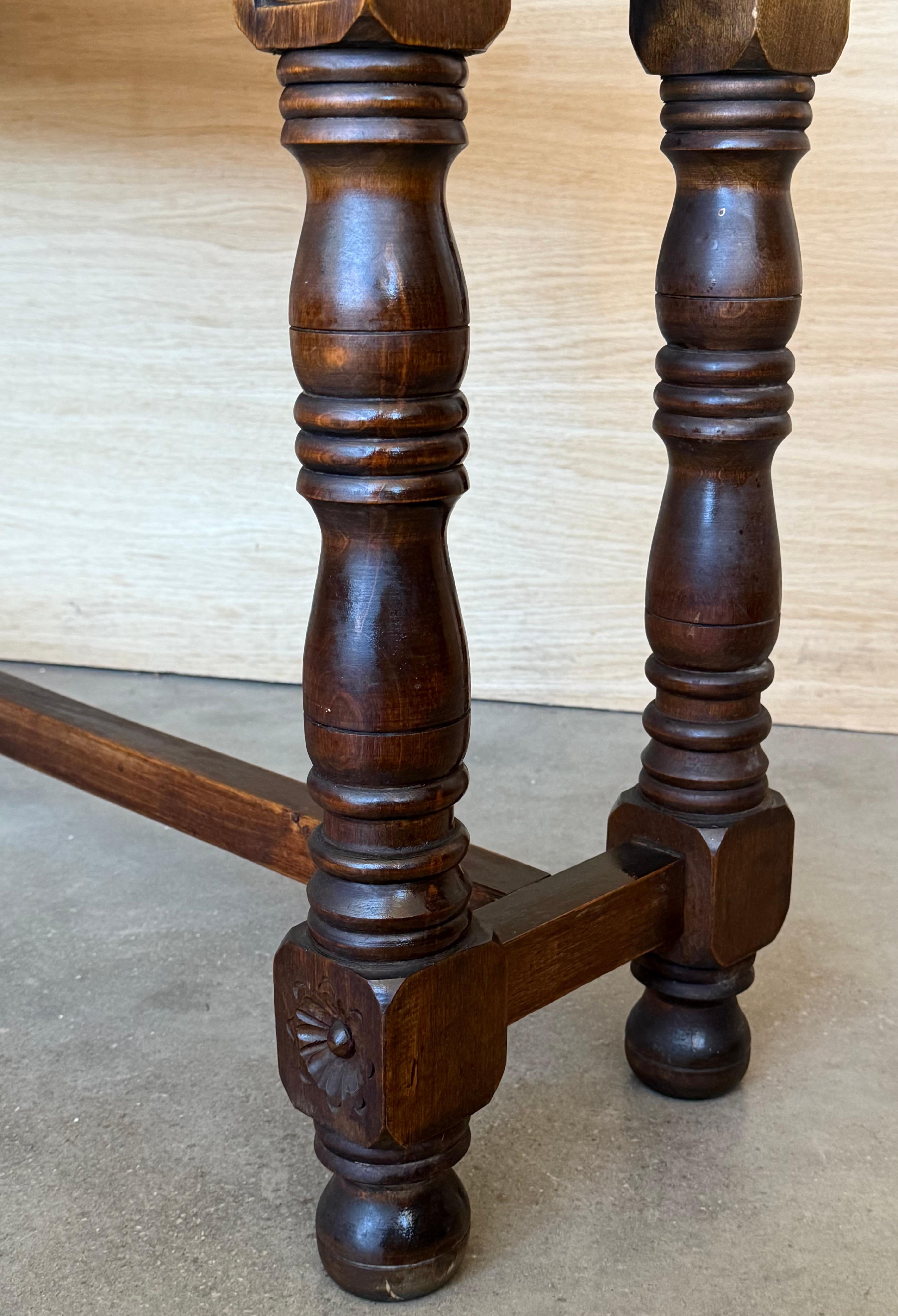 Early 20th Century Spanish Console Table with 2 Drawers and Turned Legs For Sale 7