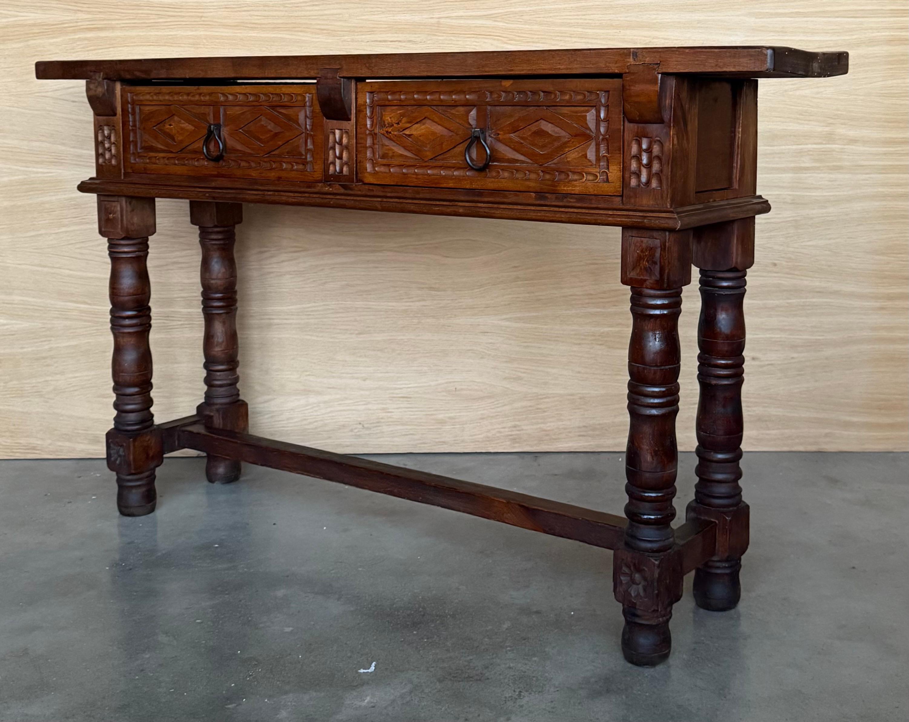 Early 20th Century Spanish Console Table with 2 Drawers and Turned Legs 7