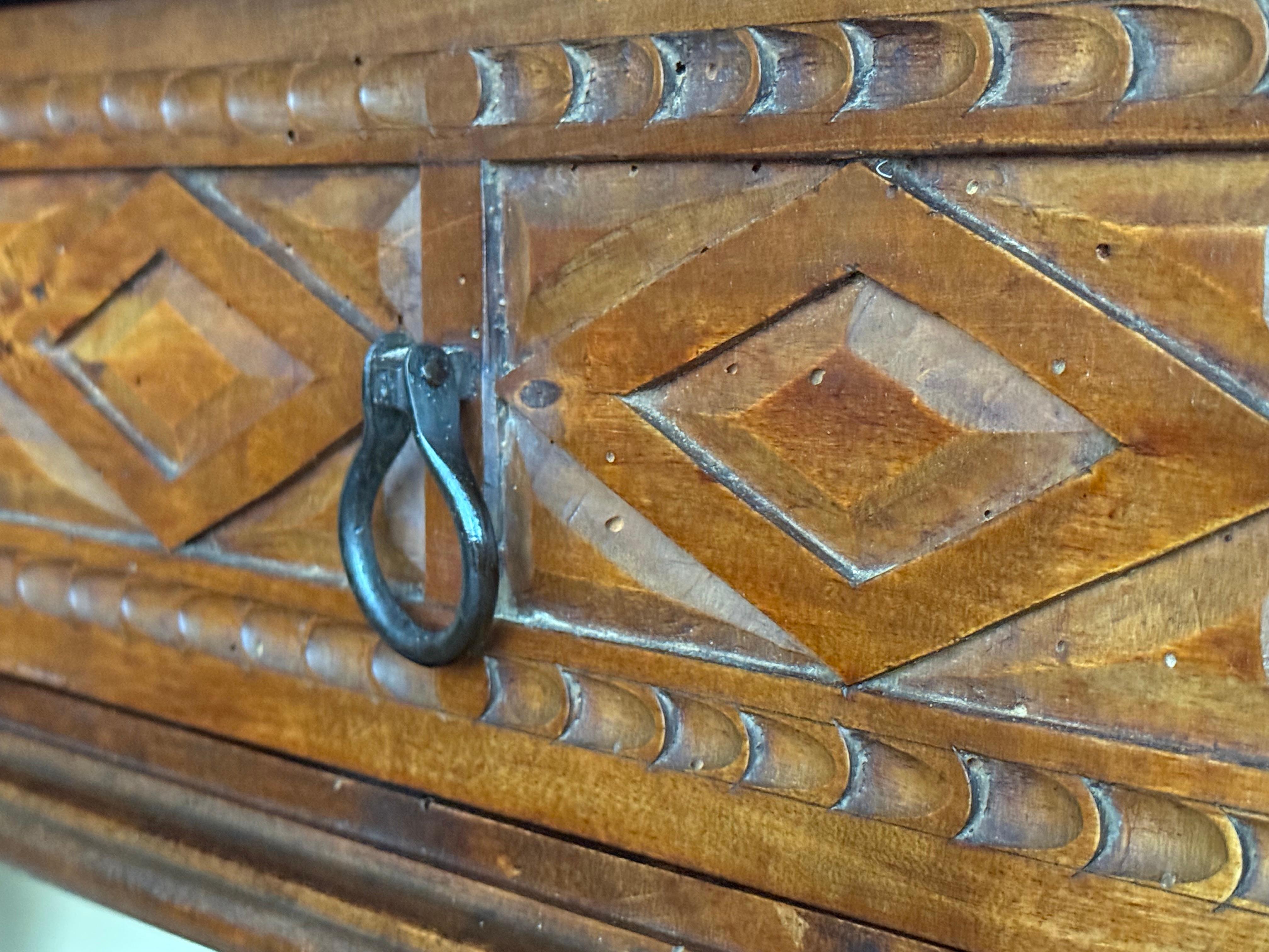 Early 20th Century Spanish Console Table with 2 Drawers and Turned Legs 8