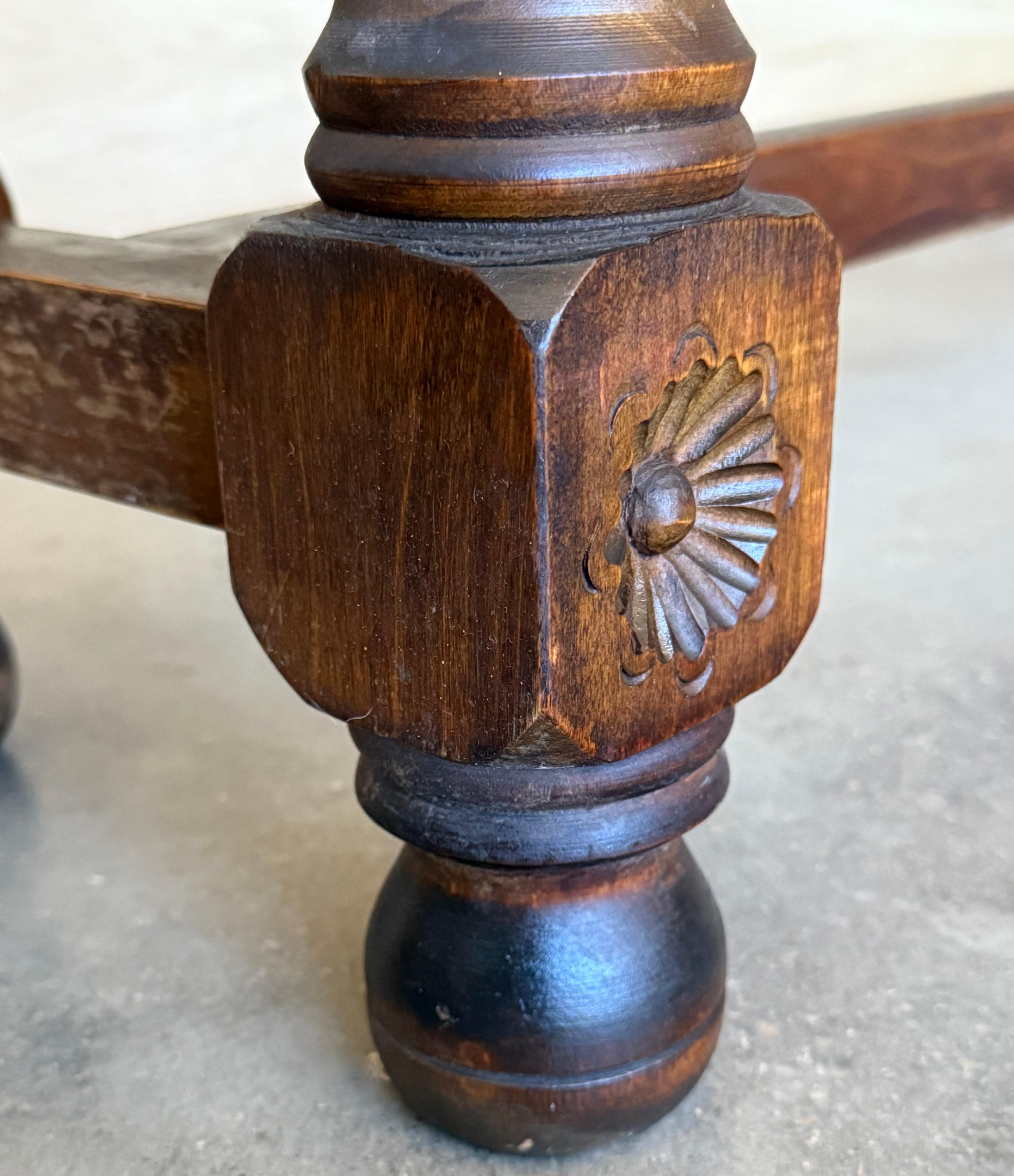 Early 20th Century Spanish Console Table with 2 Drawers and Turned Legs For Sale 9