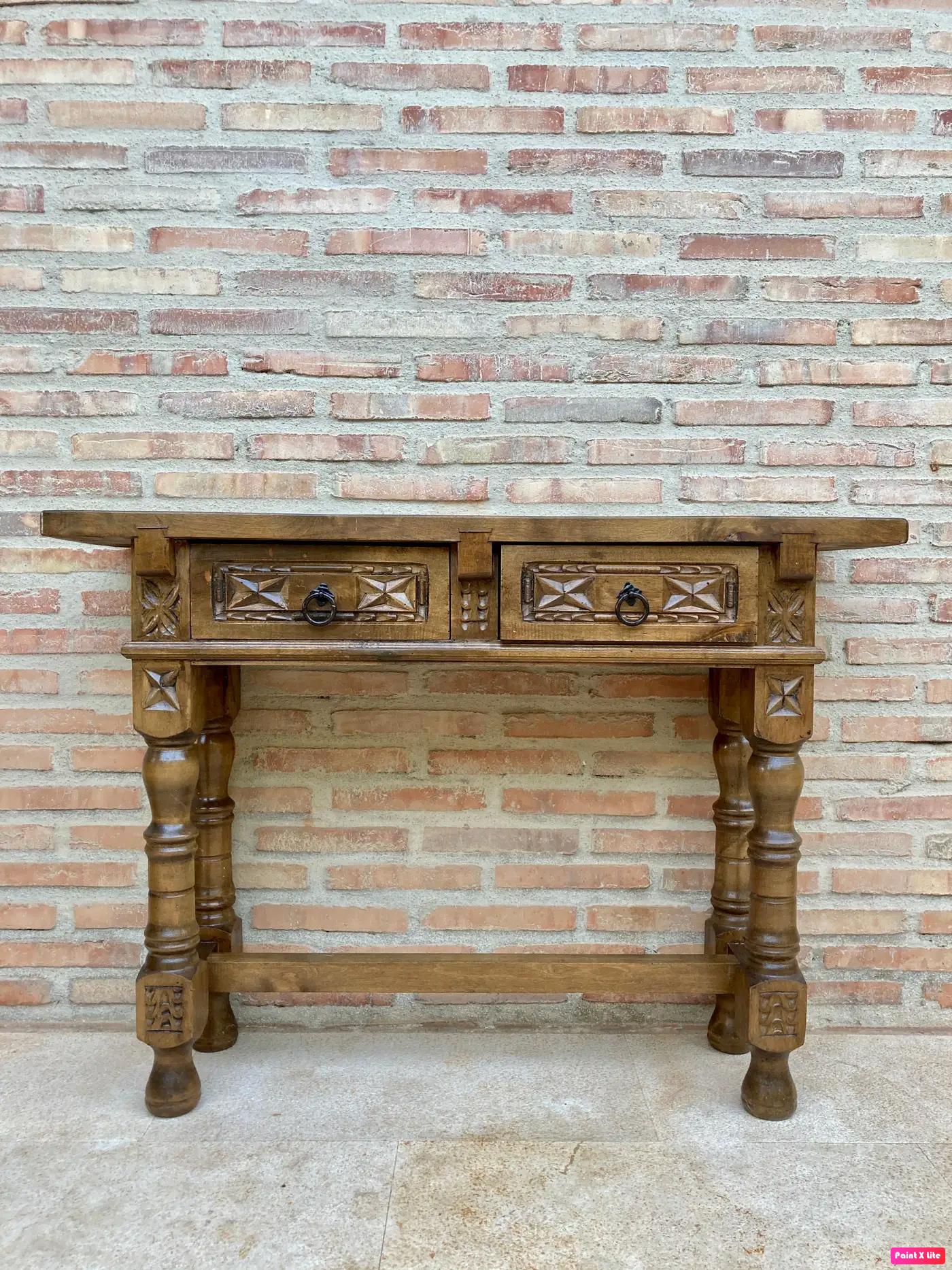 Espagnol Early 20th Century Spanish Console Table with 2 Drawers and Turned Legs en vente