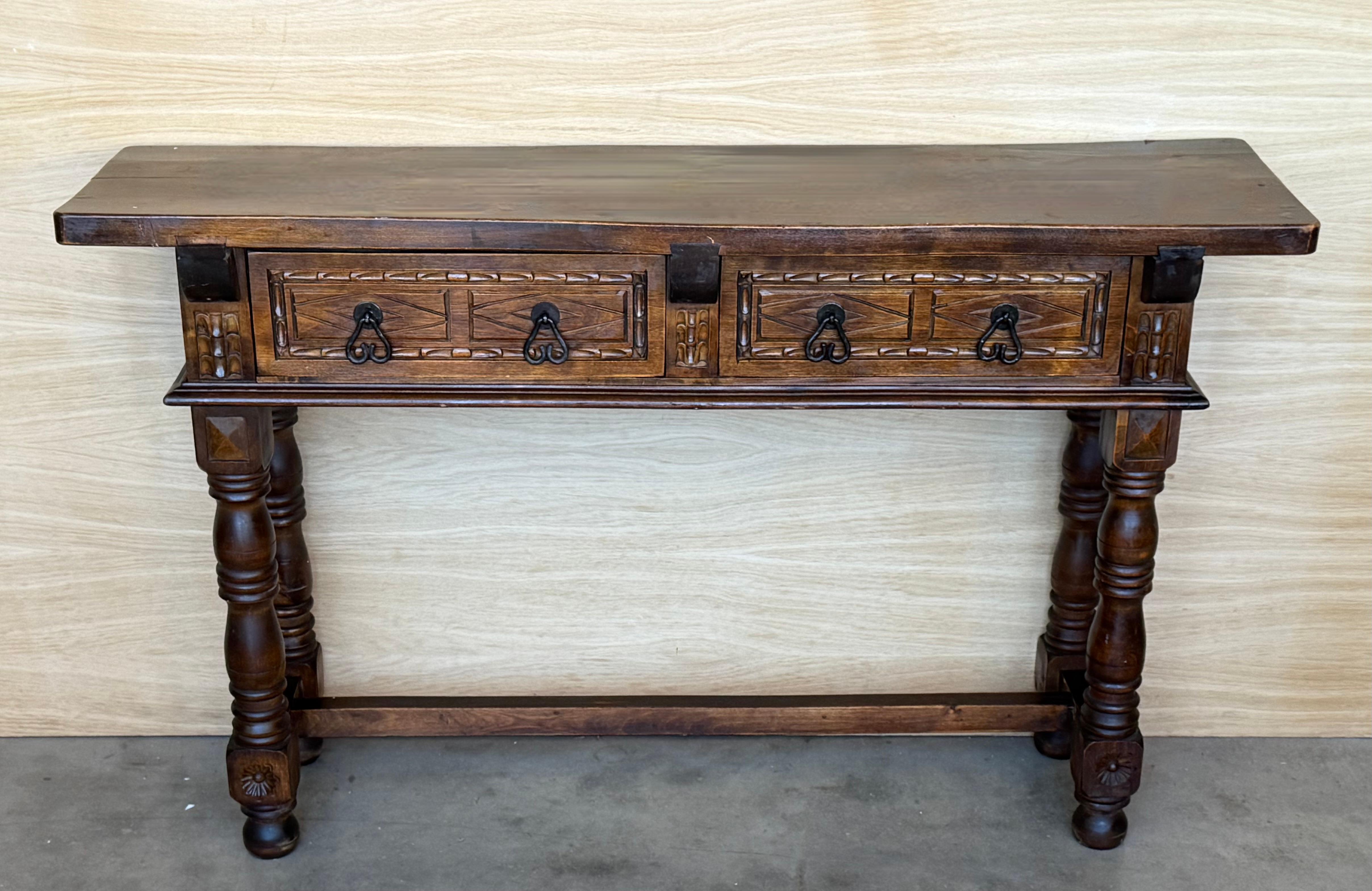 Early 20th Century Spanish Console Table with 2 Drawers and Turned Legs In Good Condition For Sale In Miami, FL