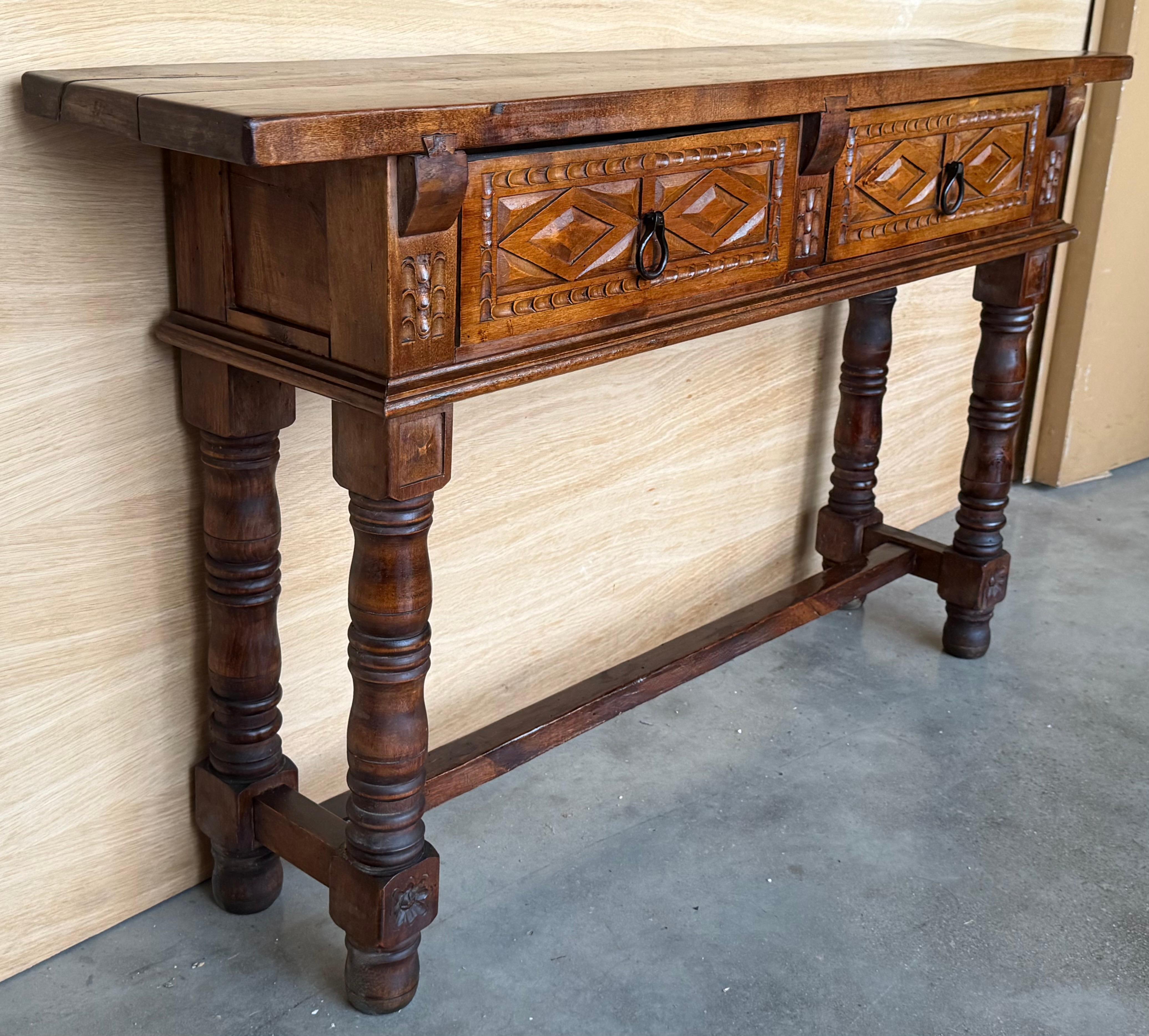 Early 20th Century Spanish Console Table with 2 Drawers and Turned Legs In Good Condition In Miami, FL
