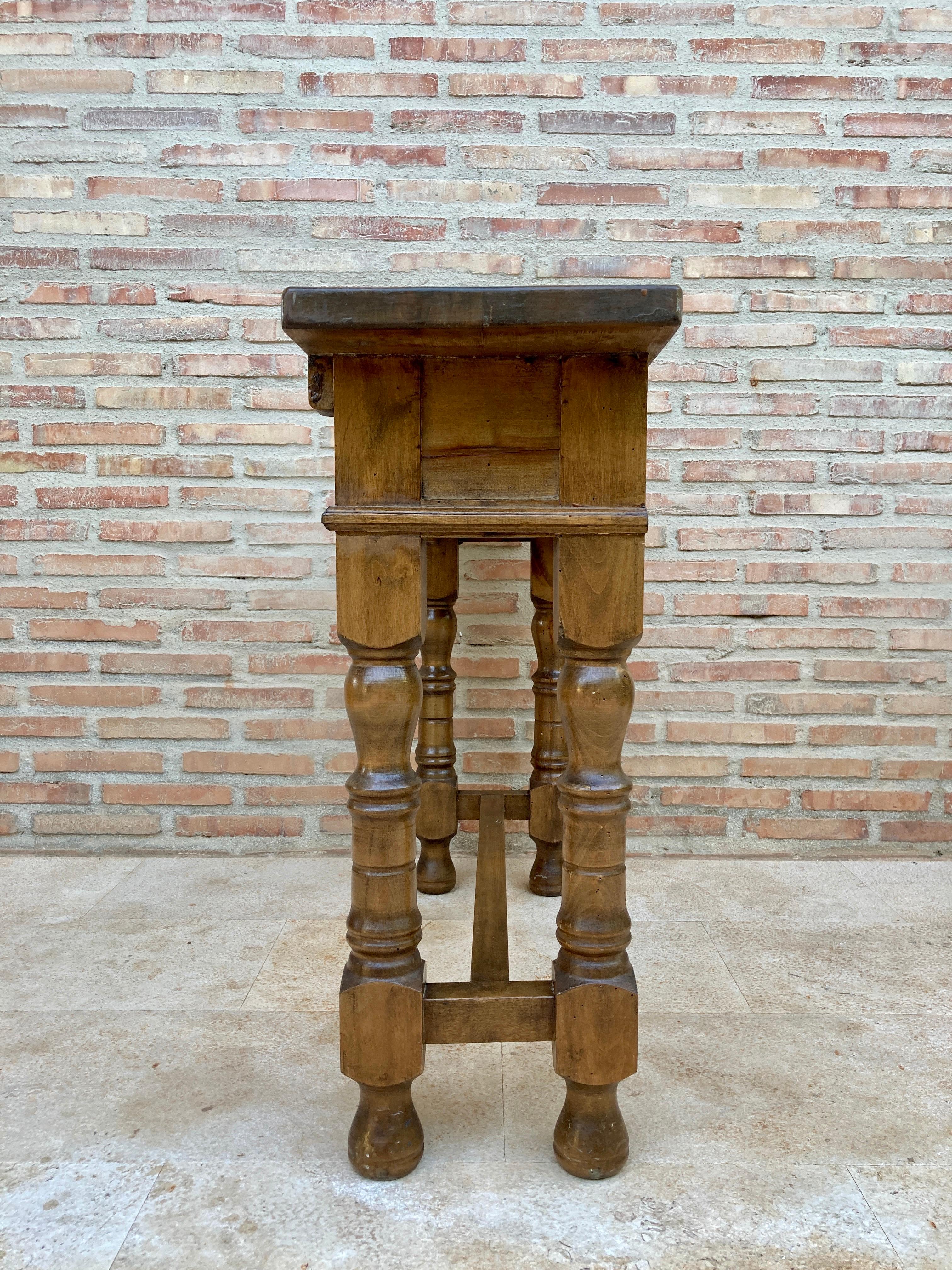 Baroque Early 20th Century Spanish Console Table with 2 Drawers and Turned Legs For Sale