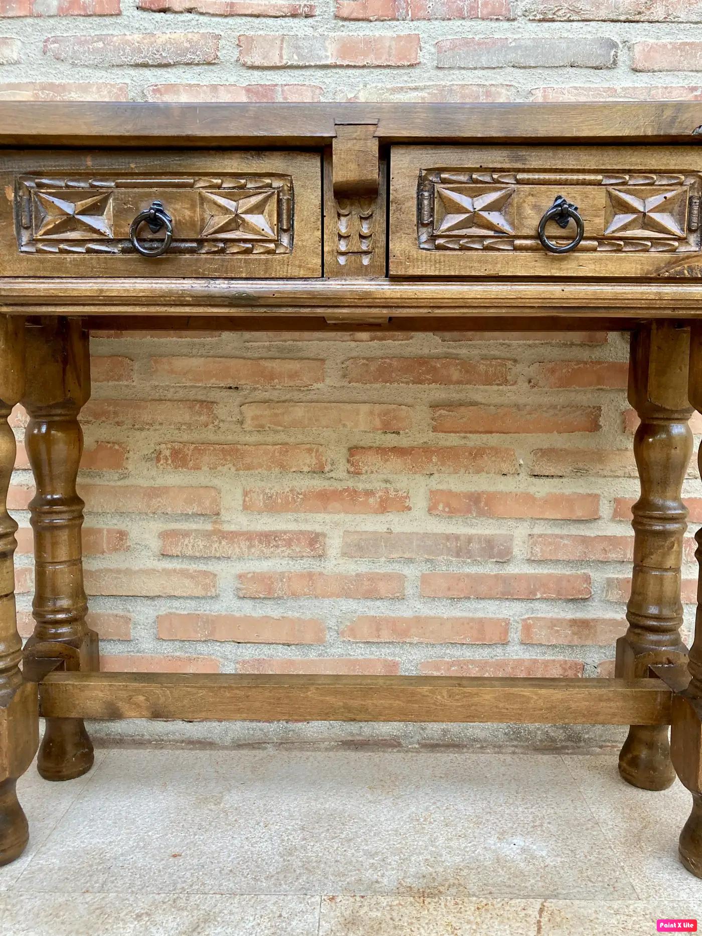 XIXe siècle Early 20th Century Spanish Console Table with 2 Drawers and Turned Legs en vente