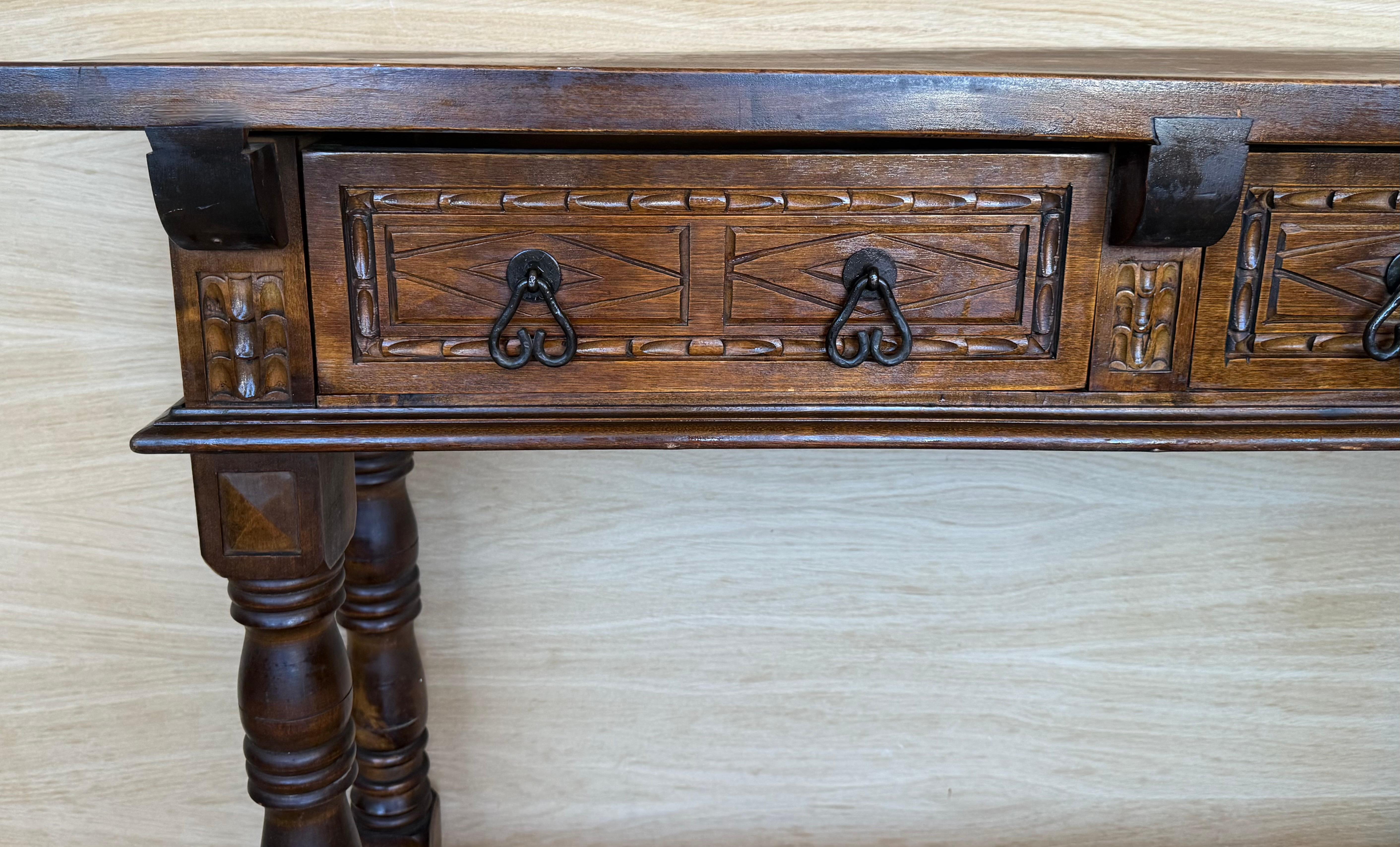 Walnut Early 20th Century Spanish Console Table with 2 Drawers and Turned Legs For Sale