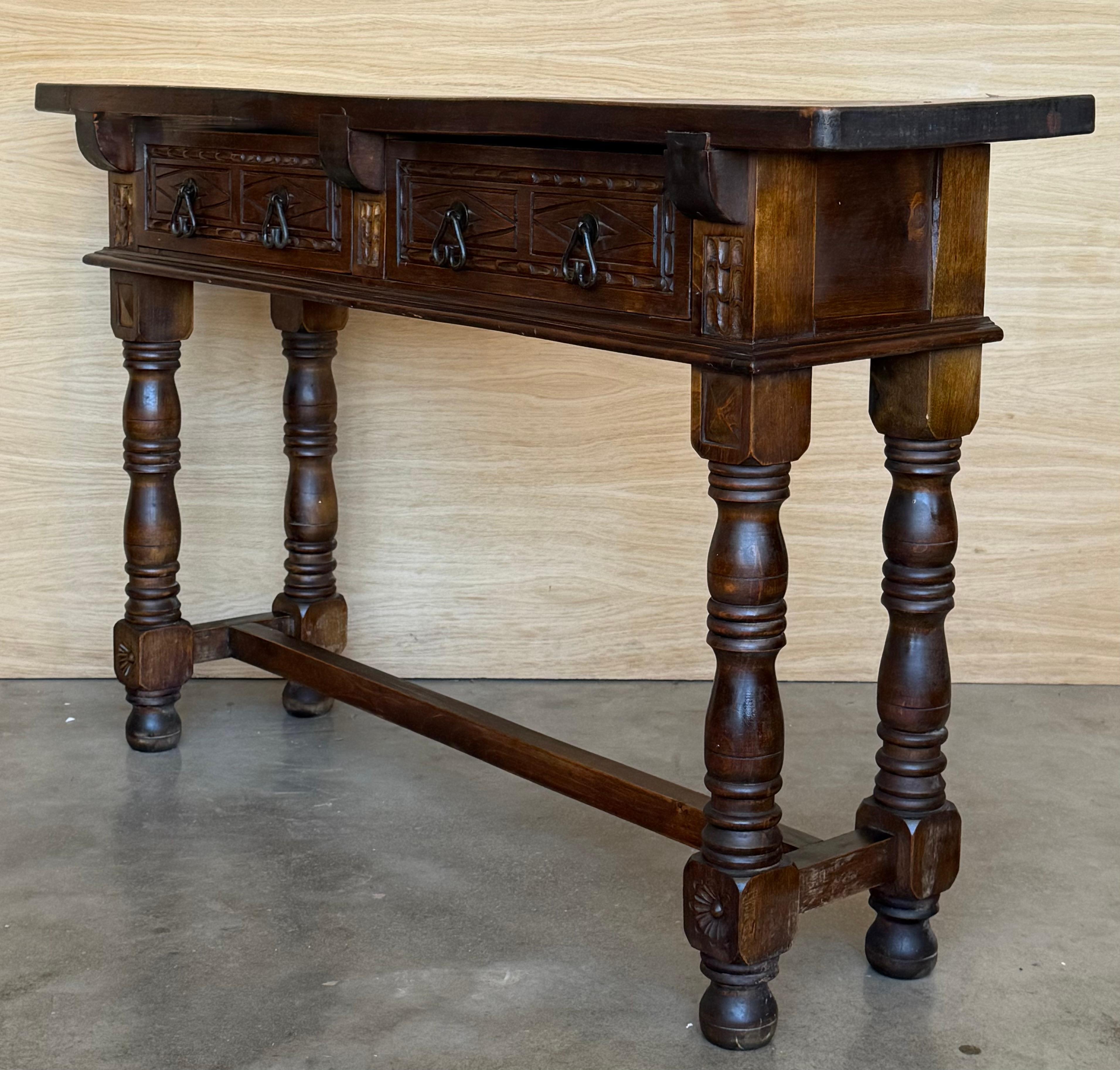 Early 20th Century Spanish Console Table with 2 Drawers and Turned Legs For Sale 1