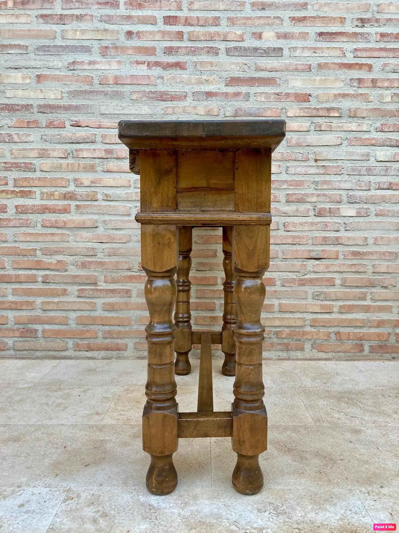 Early 20th Century Spanish Console Table with 2 Drawers and Turned Legs en vente 1