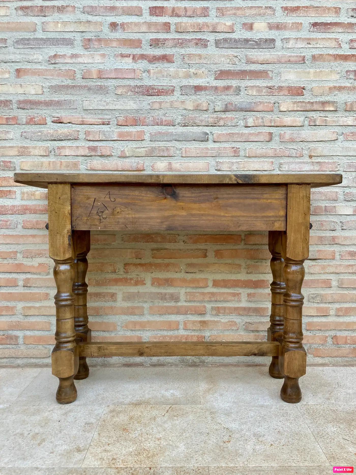 Early 20th Century Spanish Console Table with 2 Drawers and Turned Legs en vente 2