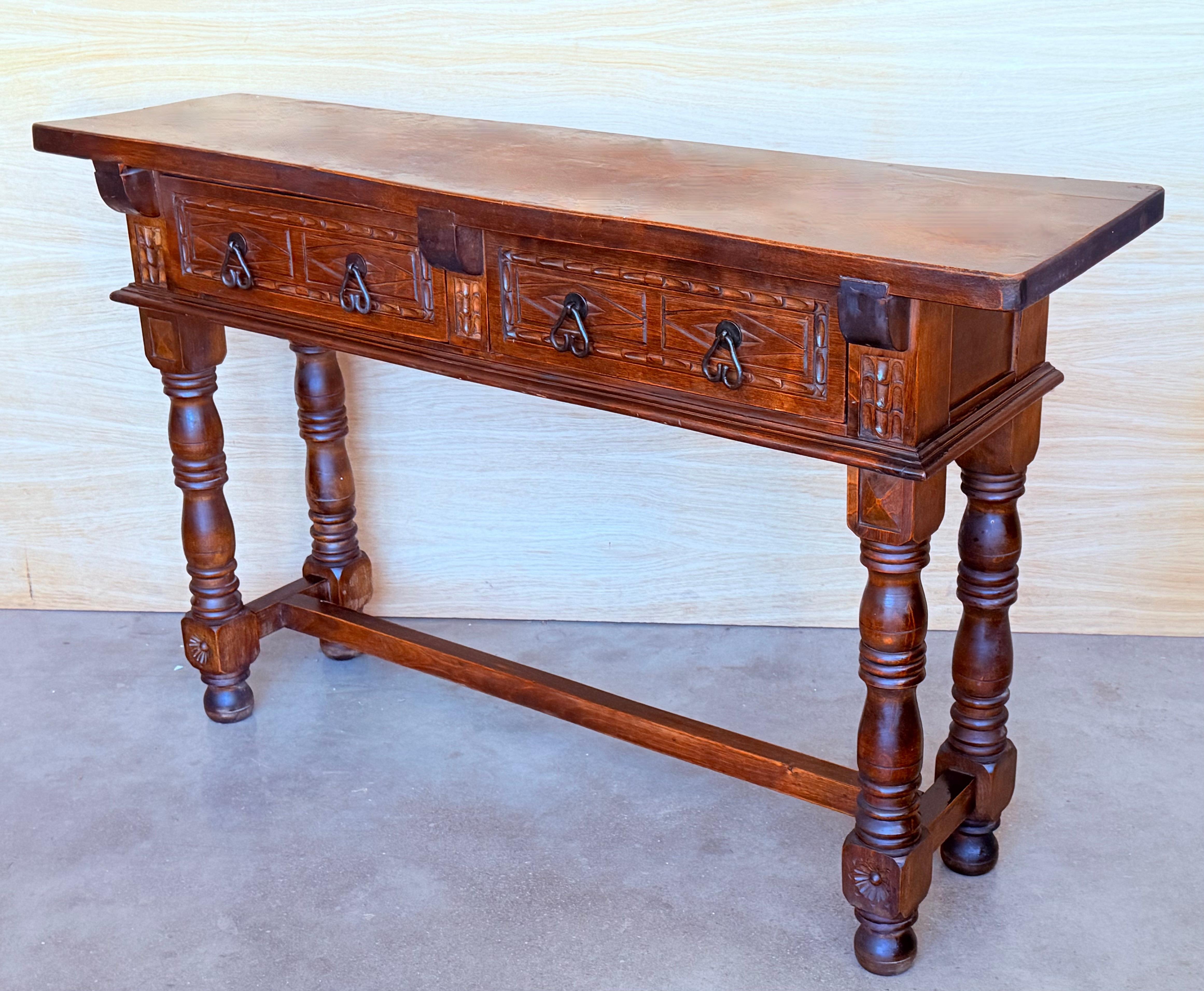 Early 20th Century Spanish Console Table with 2 Drawers and Turned Legs For Sale 3