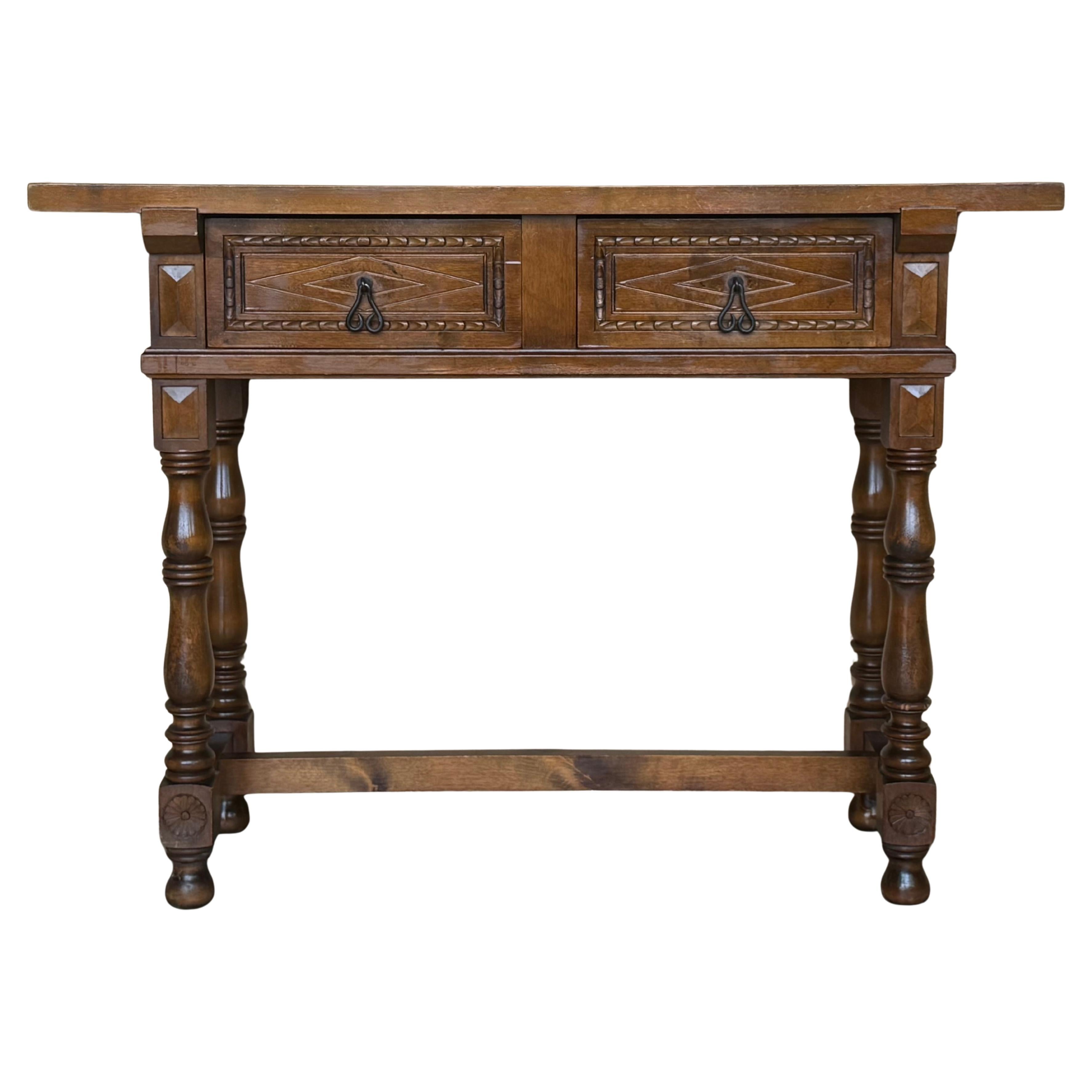 Spanischer Konsolentisch des frühen 20. Jahrhunderts mit 2 Schubladen und gedrechselten Beinen