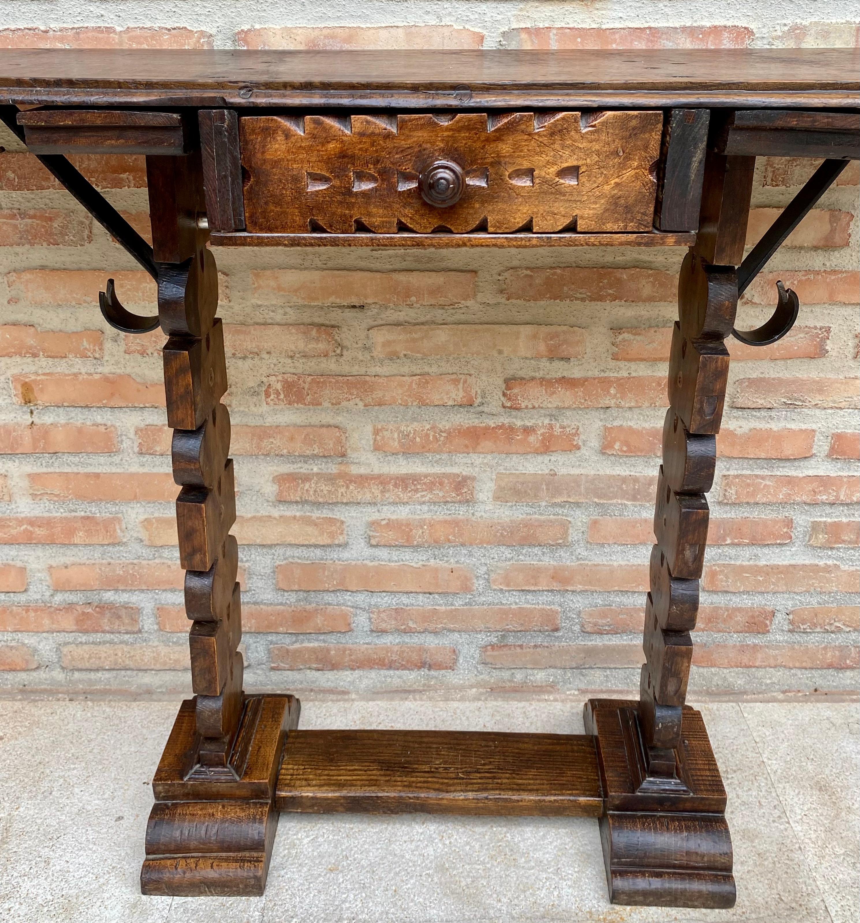Early 20th Century Spanish Console Table with One Drawer, 1940s In Good Condition For Sale In Miami, FL