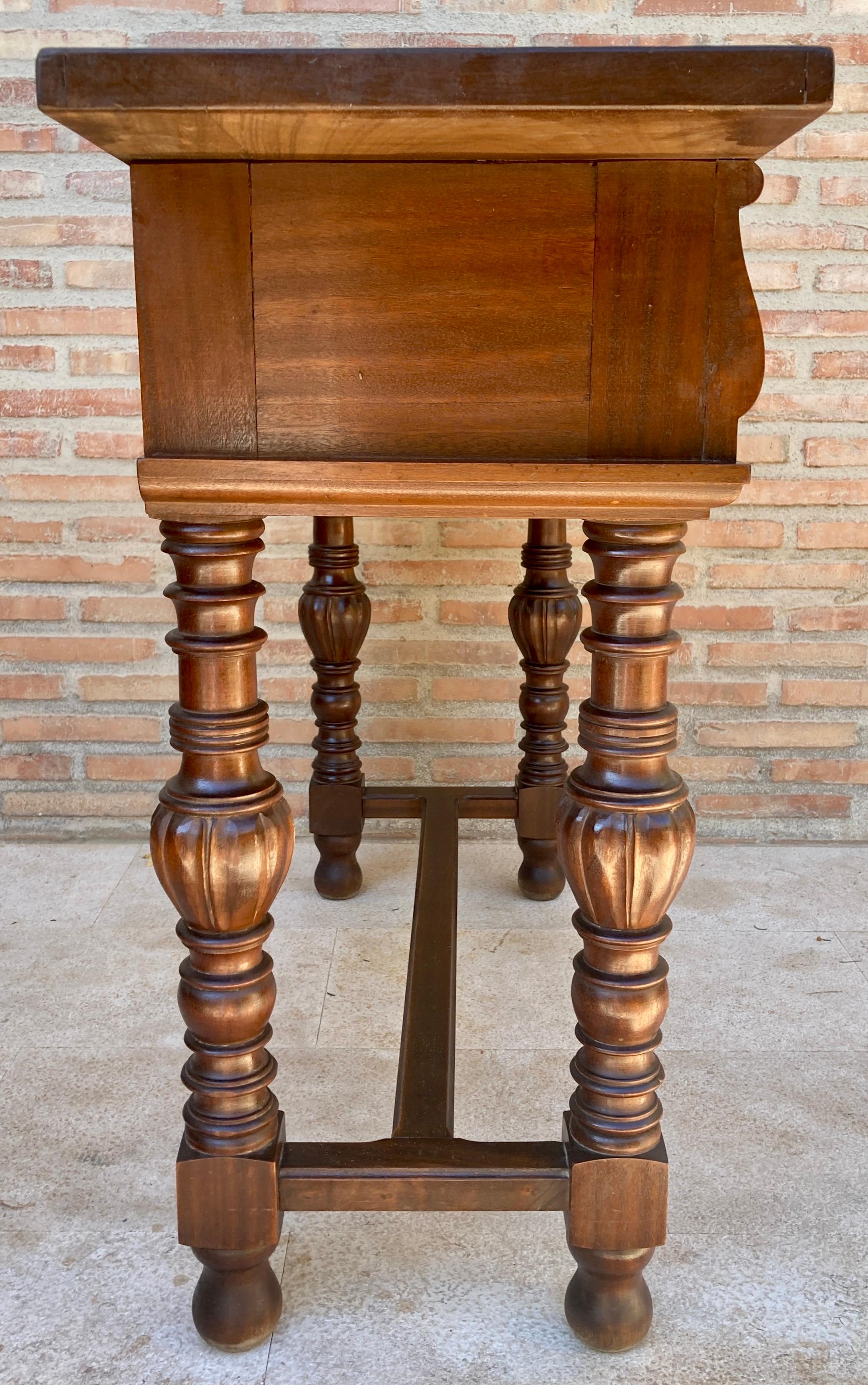 Early 20th Century Spanish Console Table with Two Carved Drawers and Turned Legs For Sale 4
