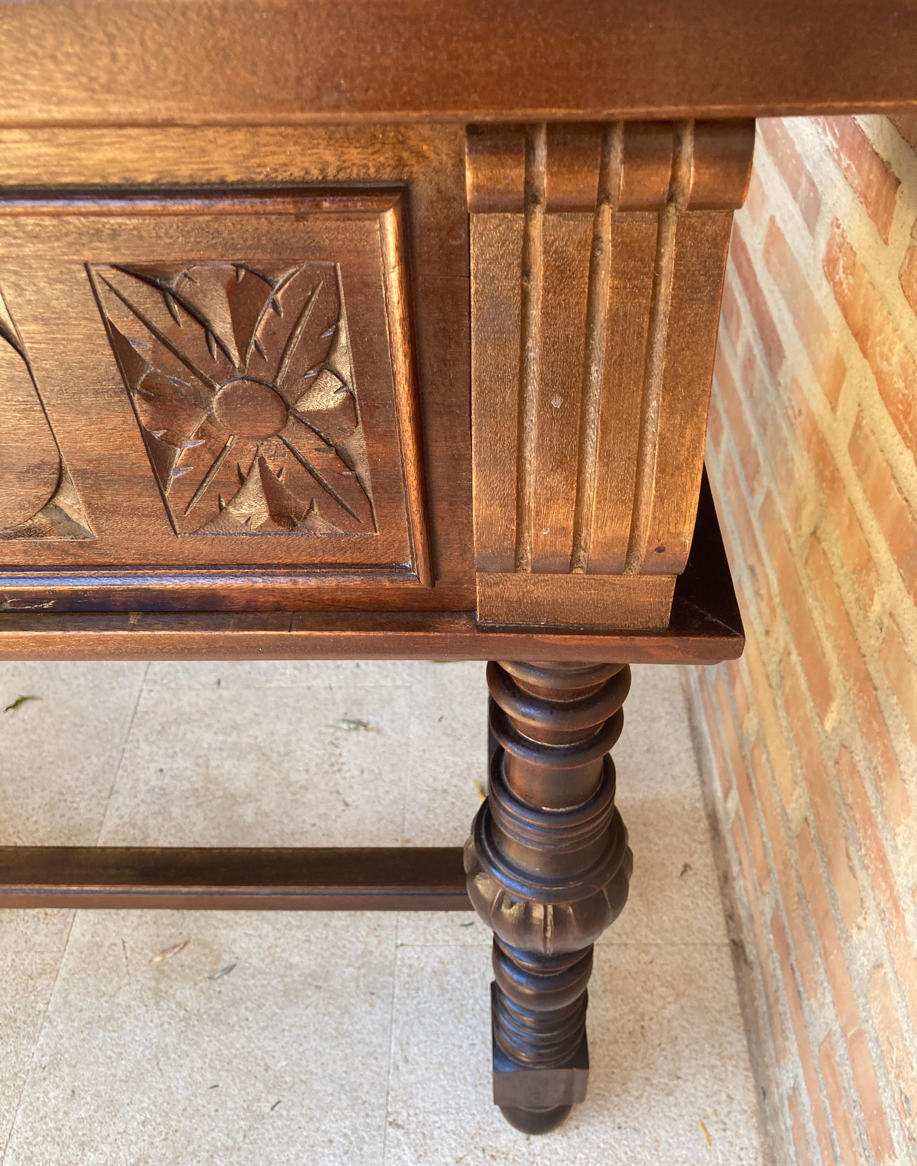 Early 20th Century Spanish Console Table with Two Carved Drawers and Turned Legs For Sale 5