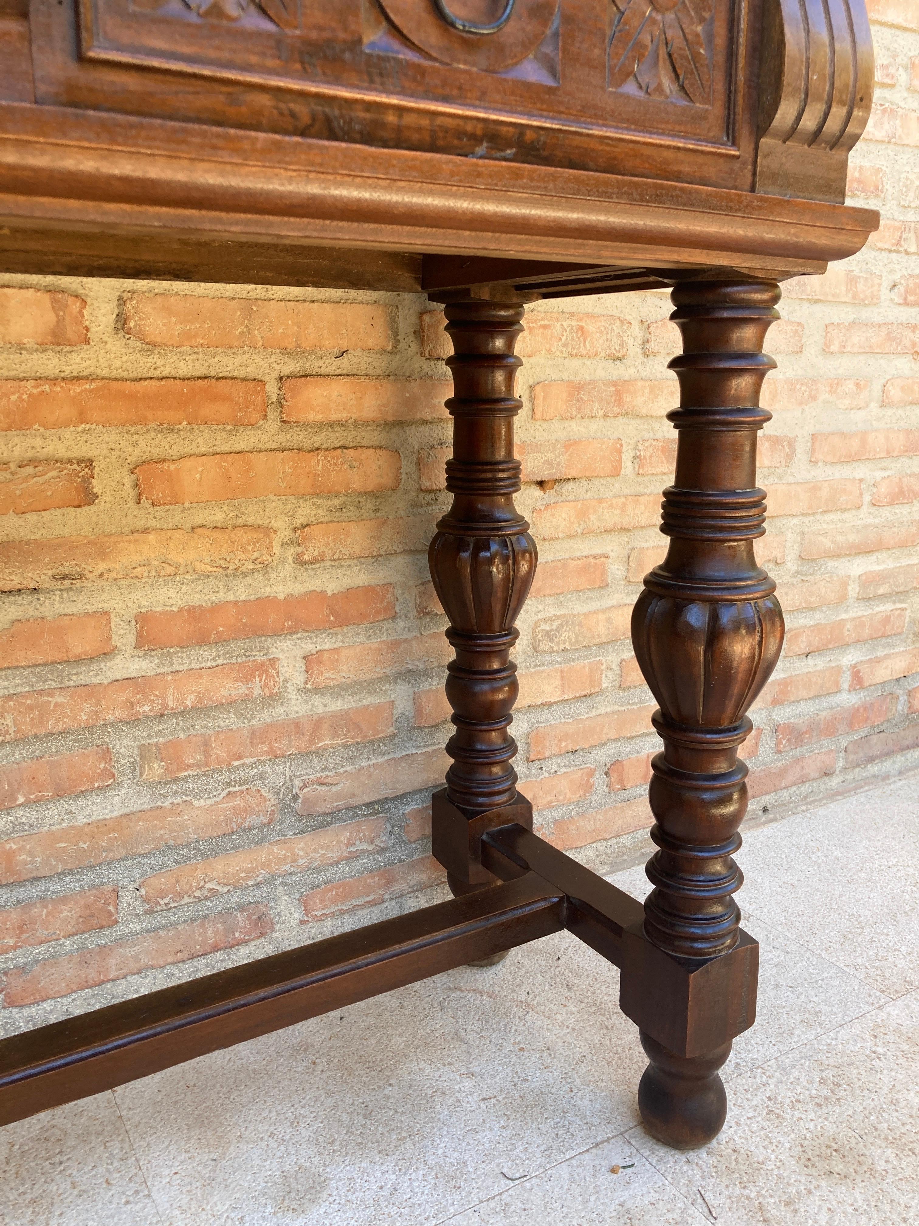 Early 20th Century Spanish Console Table with Two Carved Drawers and Turned Legs For Sale 7