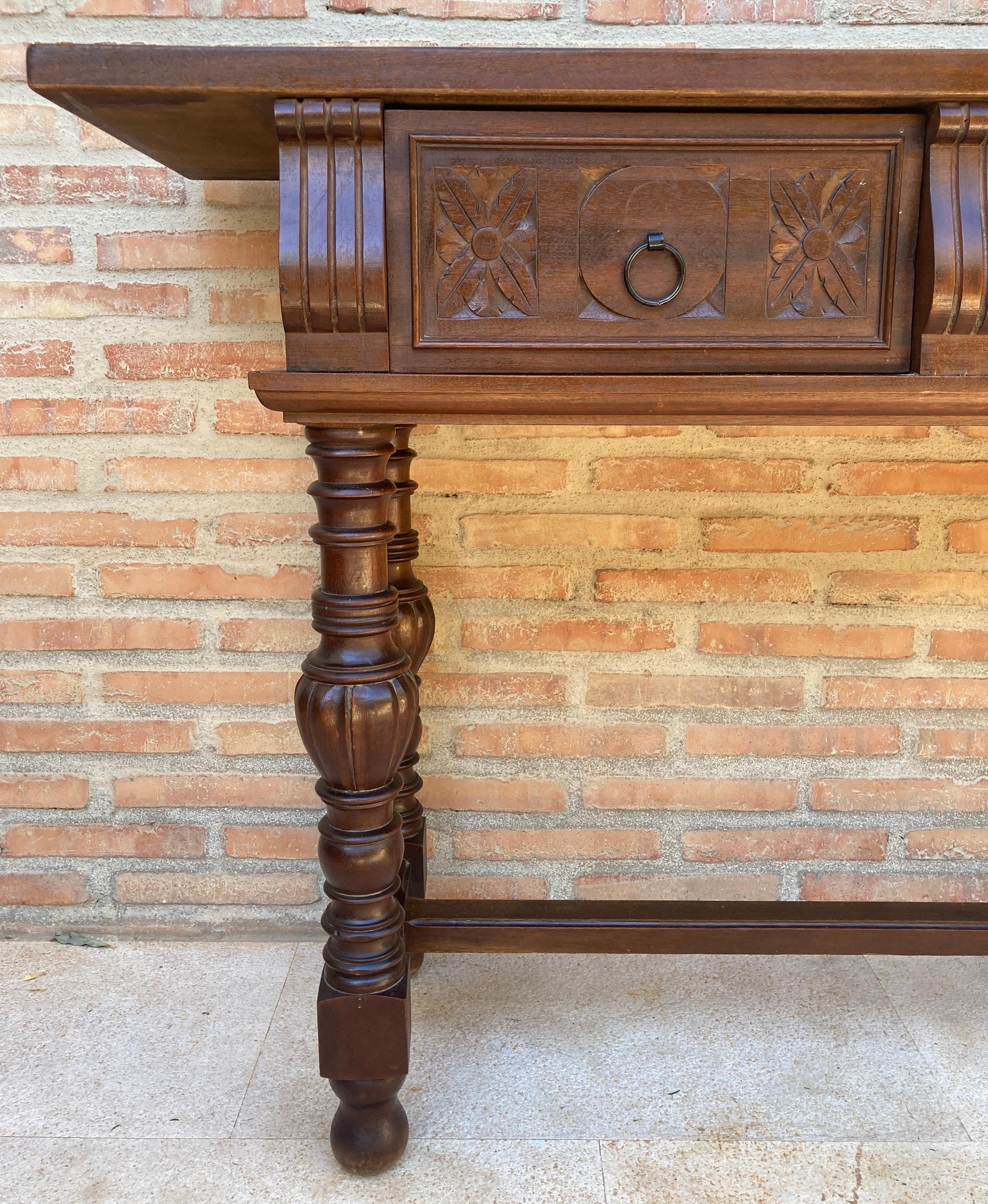 Early 20th Century Spanish Console Table with Two Carved Drawers and Turned Legs In Good Condition For Sale In Miami, FL