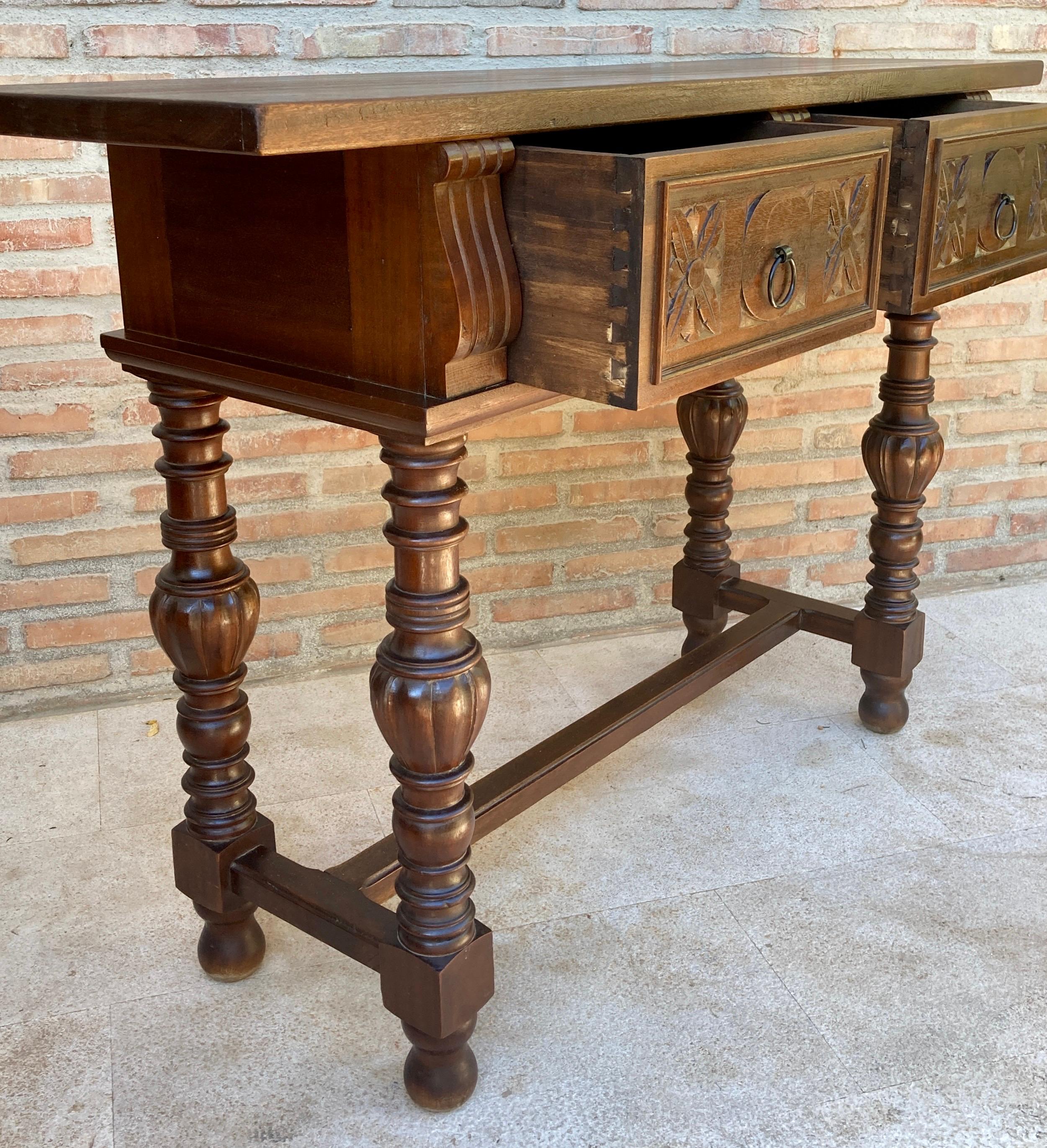 Early 20th Century Spanish Console Table with Two Carved Drawers and Turned Legs For Sale 1