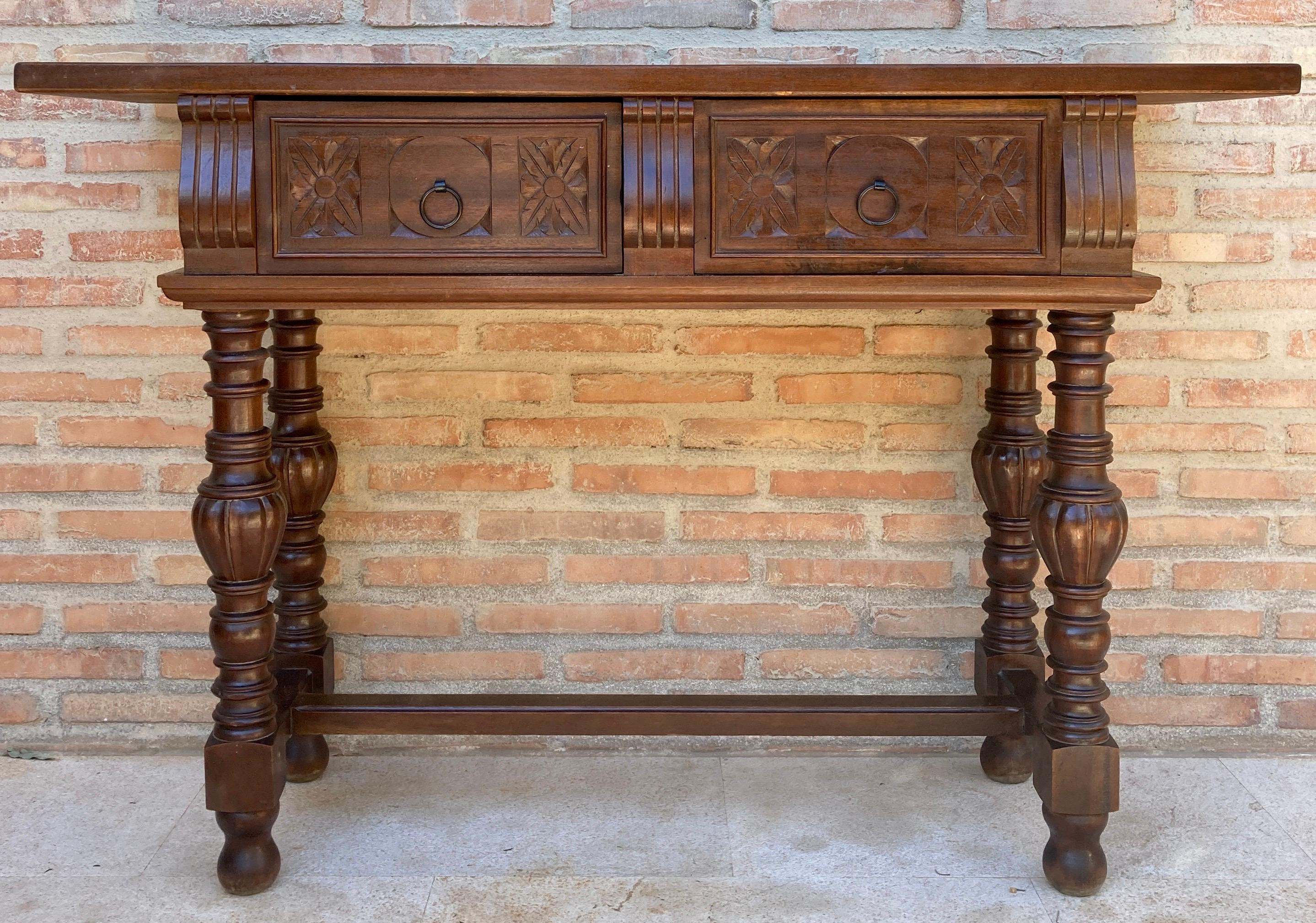 Early 20th Century Spanish Console Table with Two Carved Drawers and Turned Legs For Sale 2