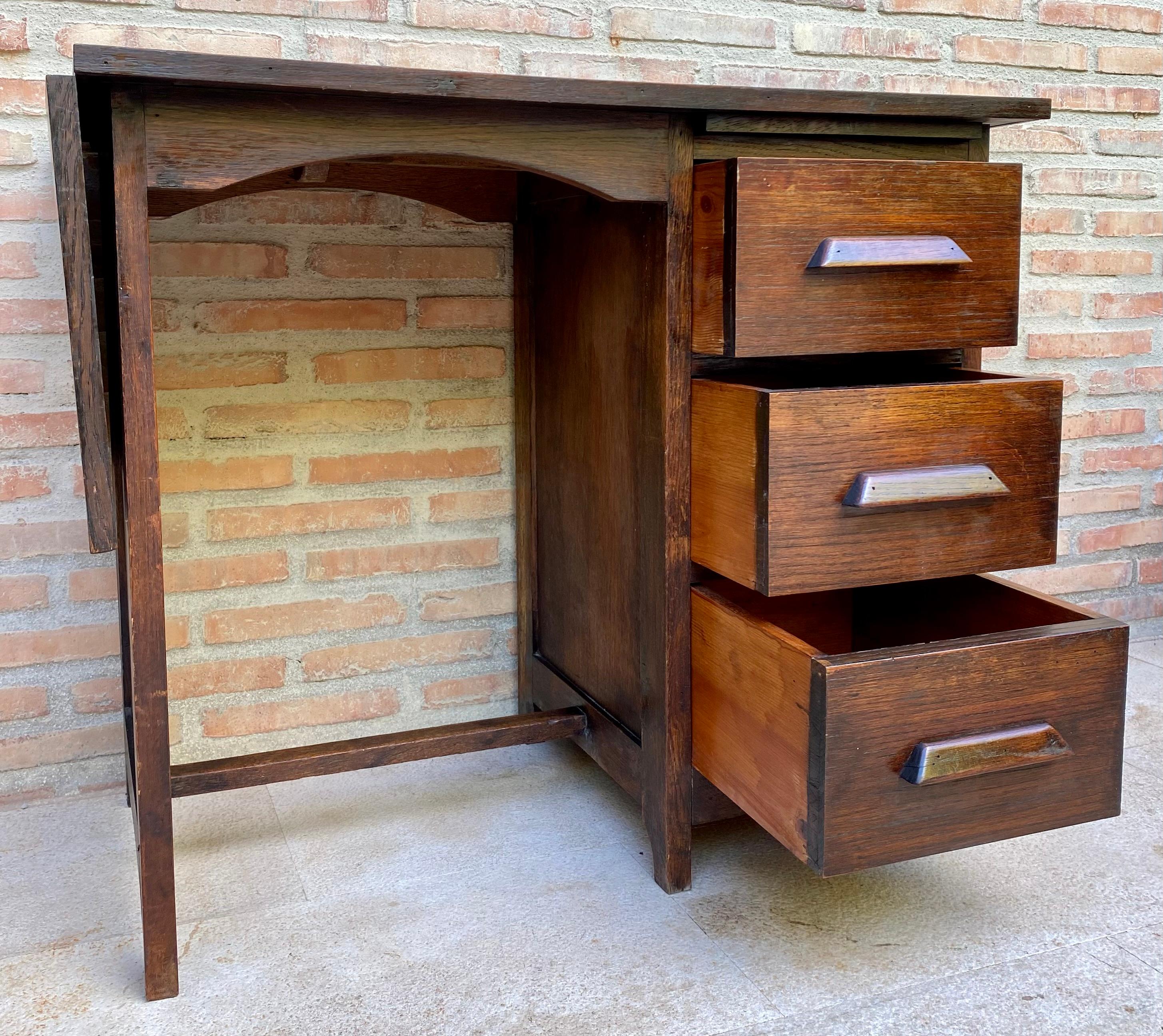 Early 20th Century Spanish Desk or Work Table in Oak Wood with Lateral Wing, 192 For Sale 6