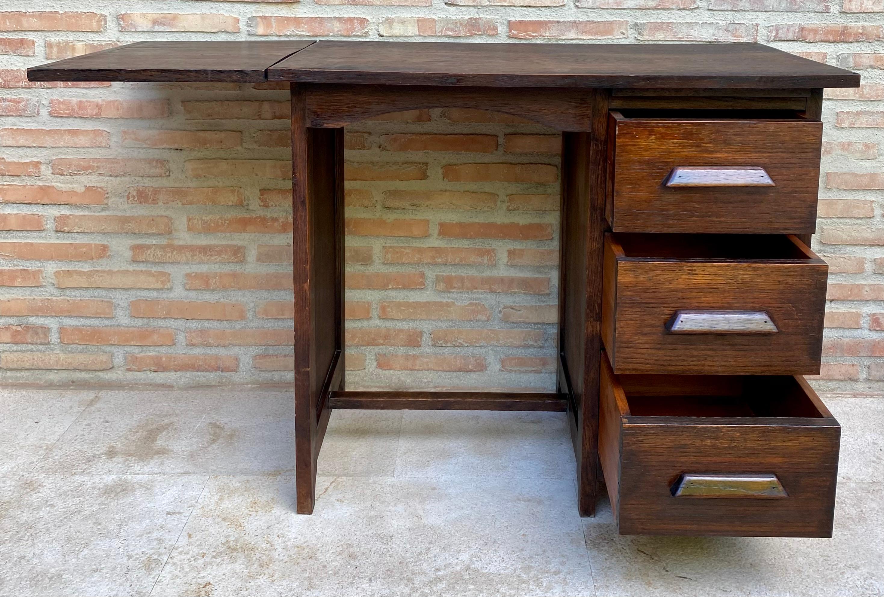 Early 20th Century Spanish Desk or Work Table in Oak Wood with Lateral Wing, 192 For Sale 7