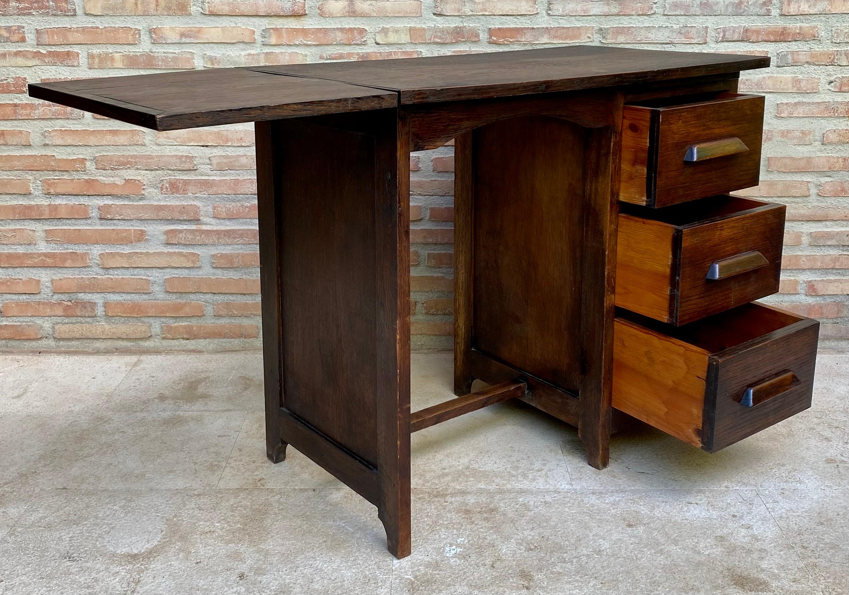 Early 20th Century Spanish Desk or Work Table in Oak Wood with Lateral Wing, 192 For Sale 8