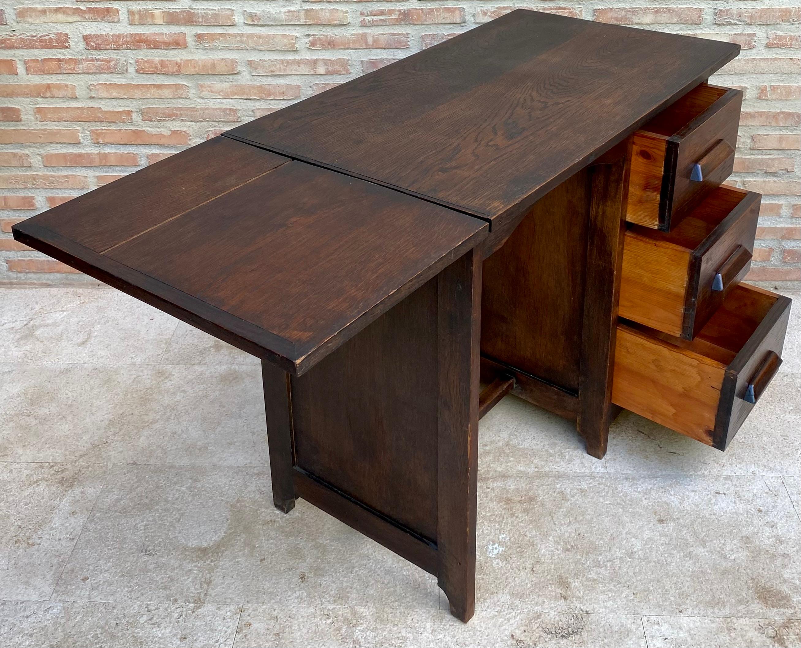 Early 20th Century Spanish Desk or Work Table in Oak Wood with Lateral Wing, 192 For Sale 11