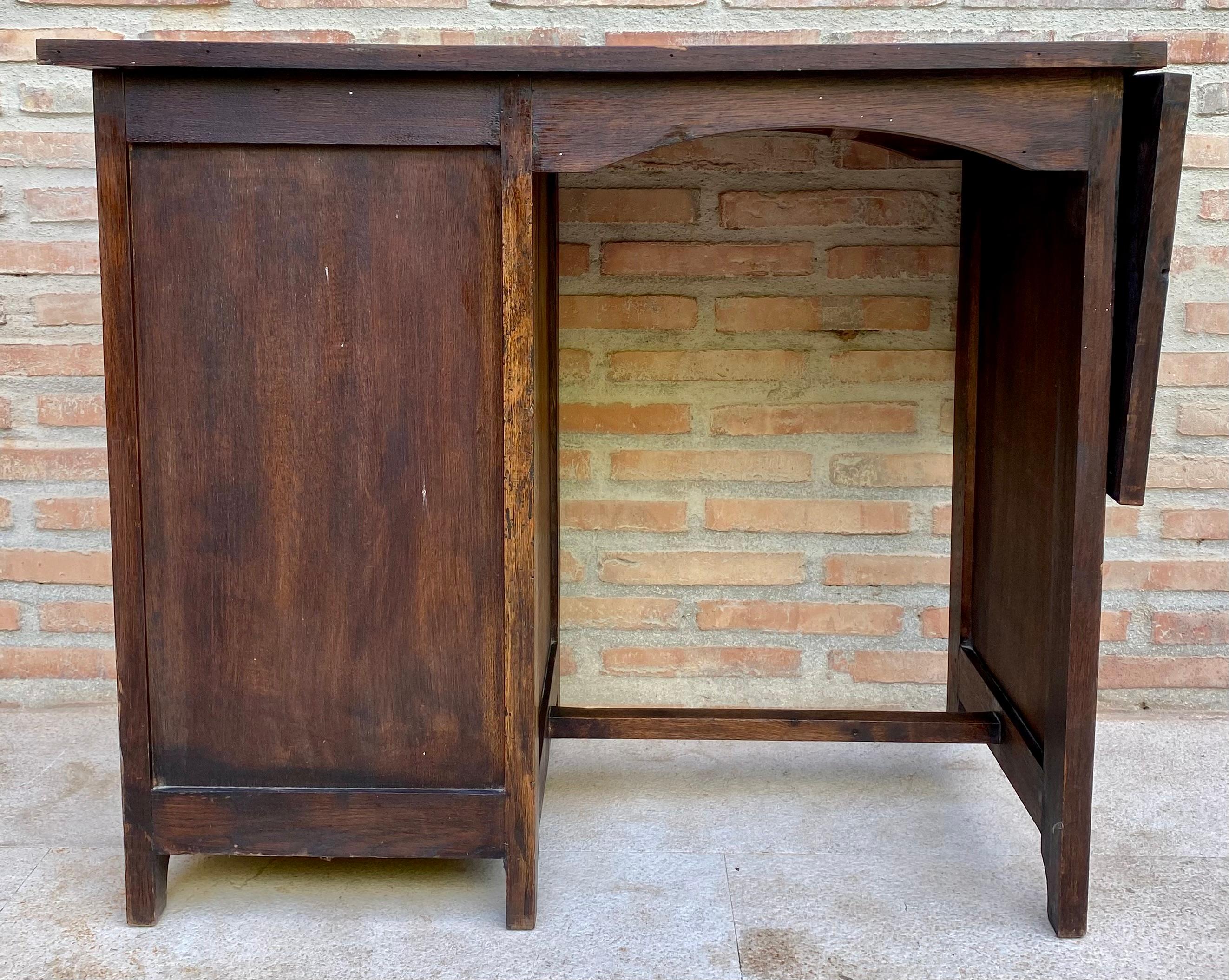 Early 20th Century Spanish Desk or Work Table in Oak Wood with Lateral Wing, 192 For Sale 12