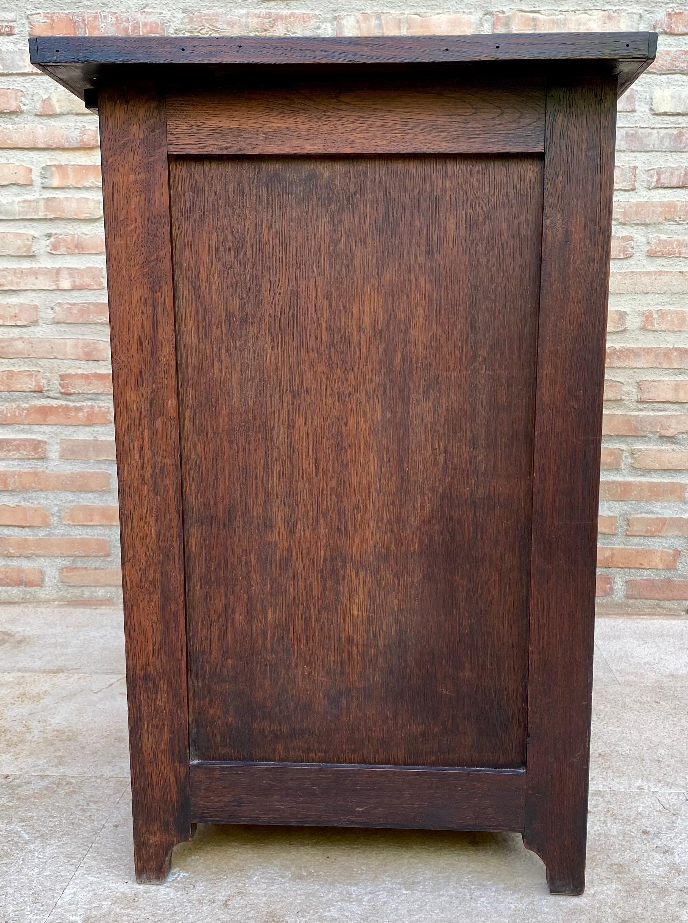 Early 20th Century Spanish Desk or Work Table in Oak Wood with Lateral Wing, 192 For Sale 14