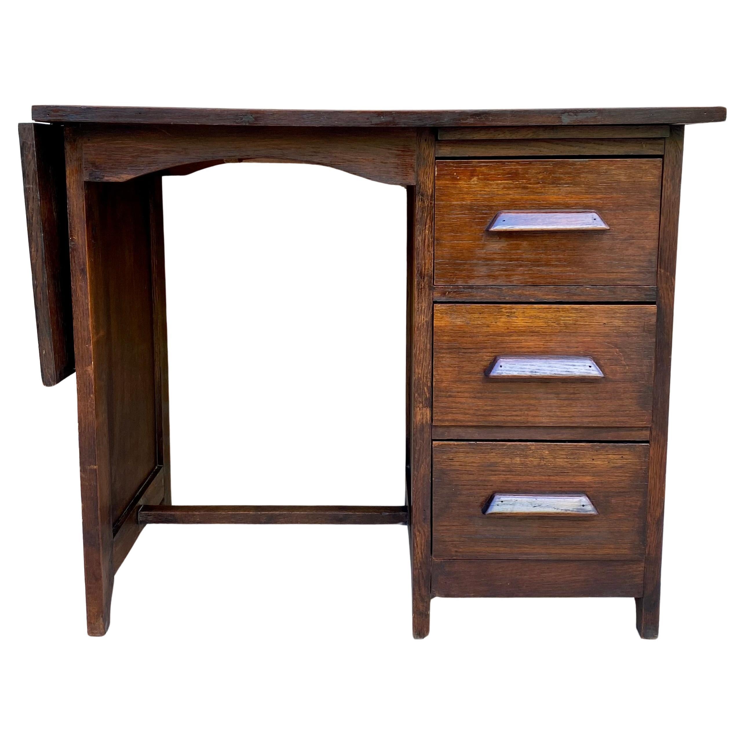 Escritorio o mesa de trabajo española de principios del siglo XX en madera de roble con ala lateral, 192