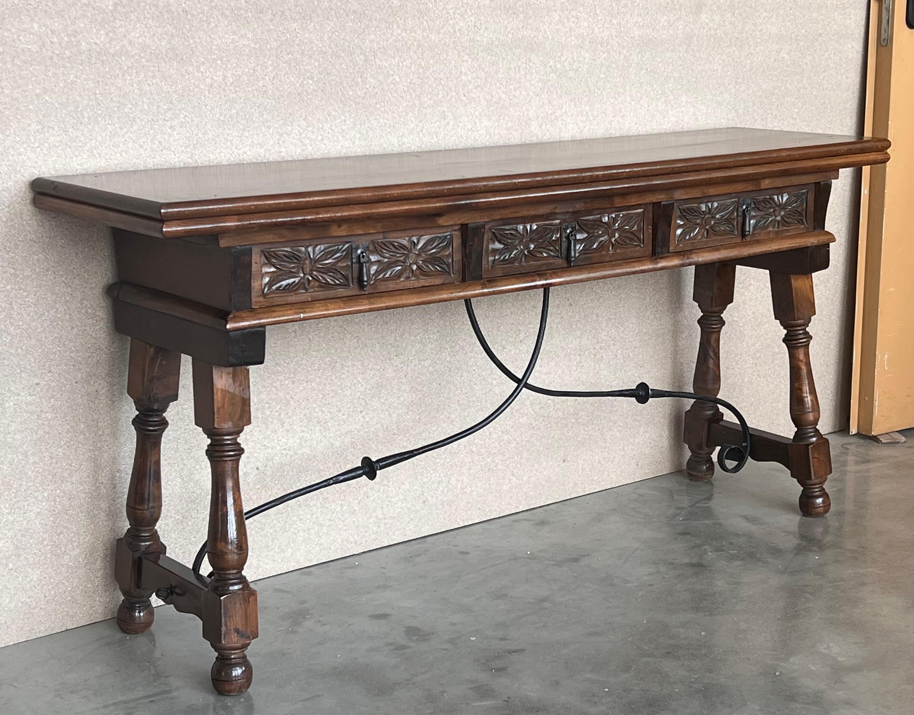 Early 20th century Spanish console fold out table with iron stretcher & three drawers.
A beautiful early 20th century Spanish console fold out farm table.
Works as both a dining table and console.
This Console is perfect to decorate our entrance