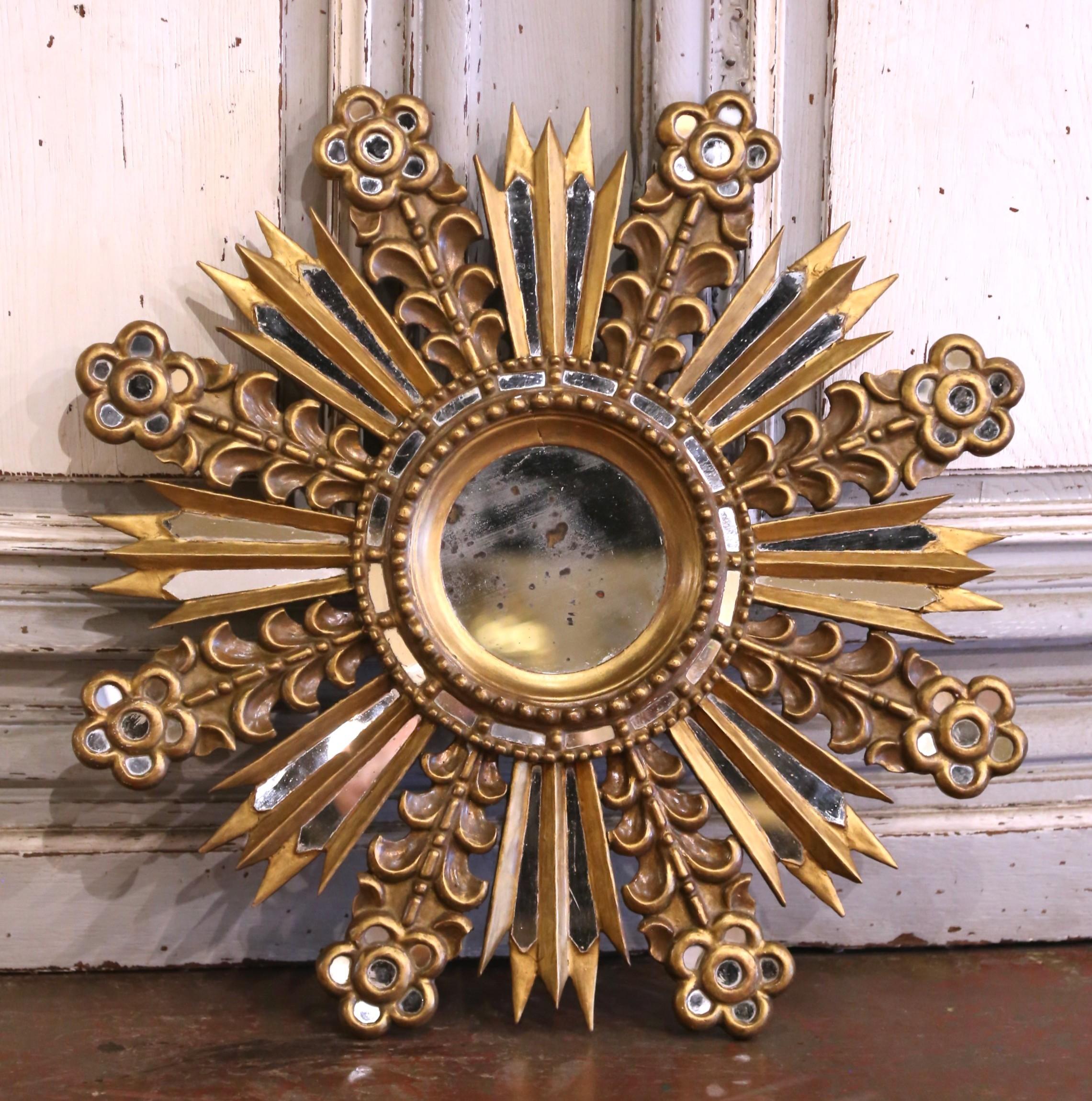 Miroir mural Sunburst espagnol du début du 20e siècle en bois doré avec inserts miroirs Excellent état - En vente à Dallas, TX
