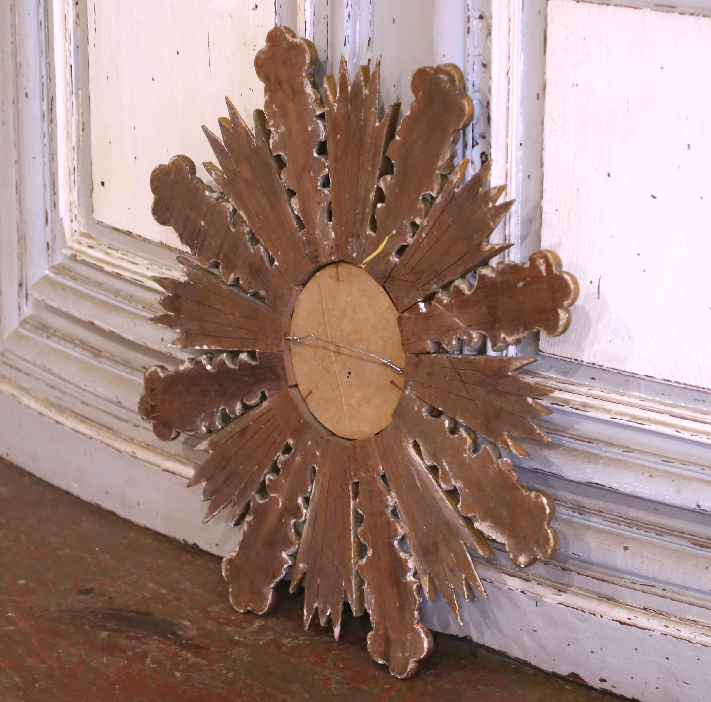 20ième siècle Miroir mural Sunburst espagnol du début du 20e siècle en bois doré avec inserts miroirs en vente