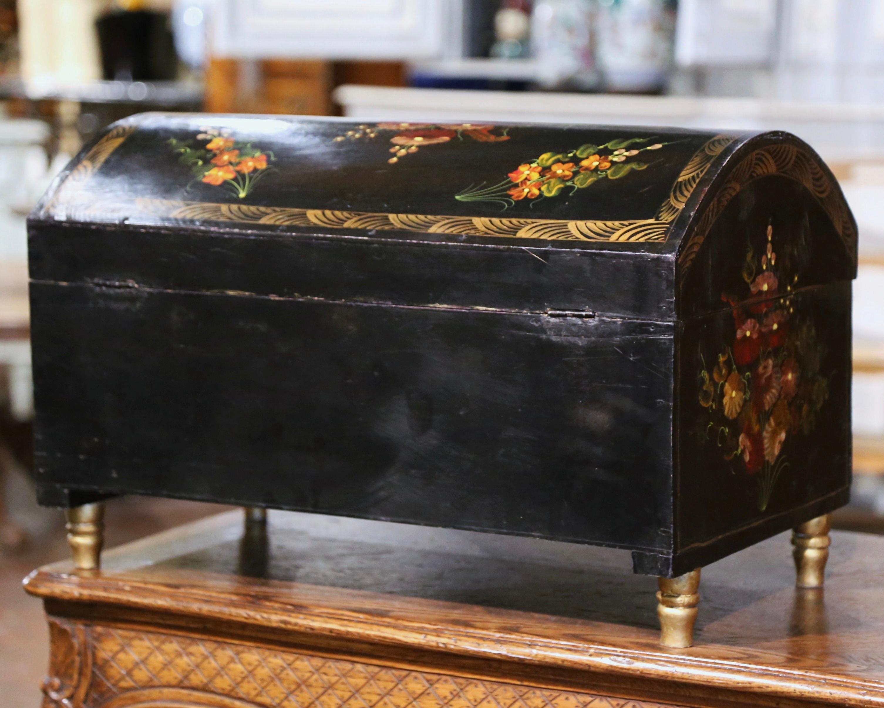 Early 20th Century Spanish Hand Painted Domed Wedding Box with Floral Motifs For Sale 3