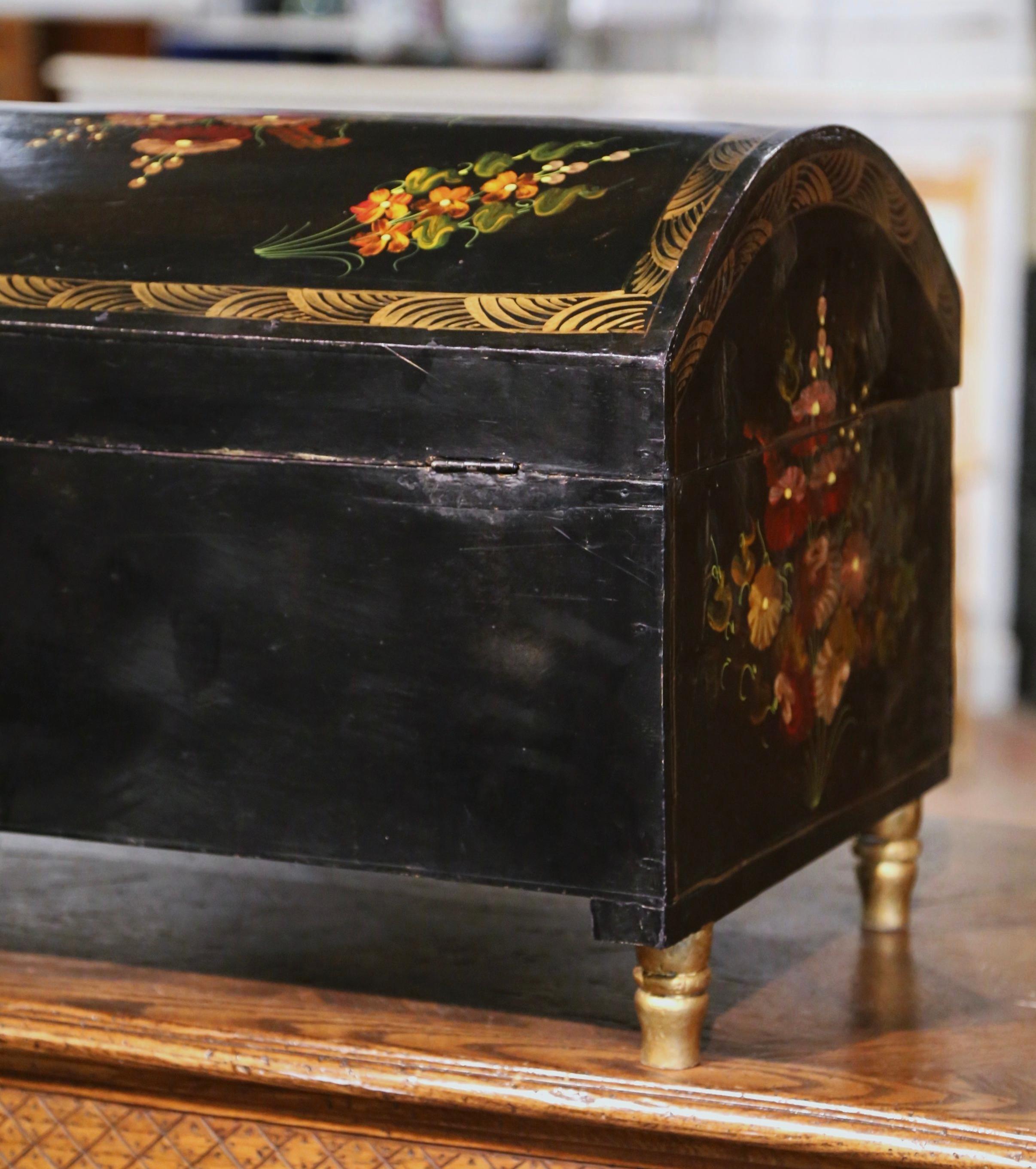 Early 20th Century Spanish Hand Painted Domed Wedding Box with Floral Motifs For Sale 4