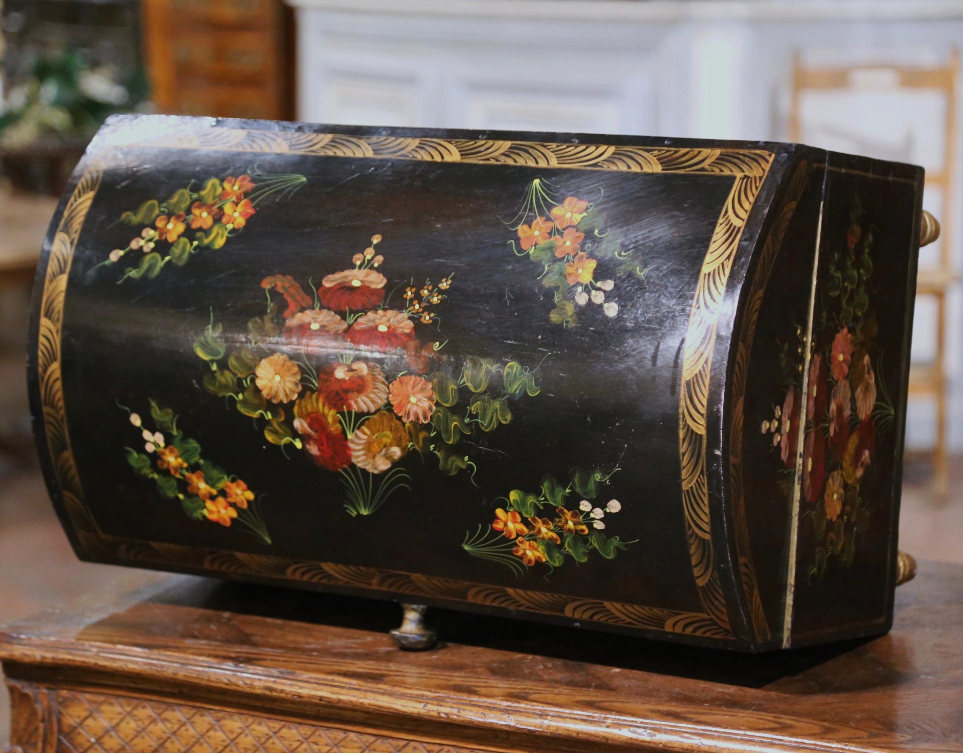 Early 20th Century Spanish Hand Painted Domed Wedding Box with Floral Motifs For Sale 5