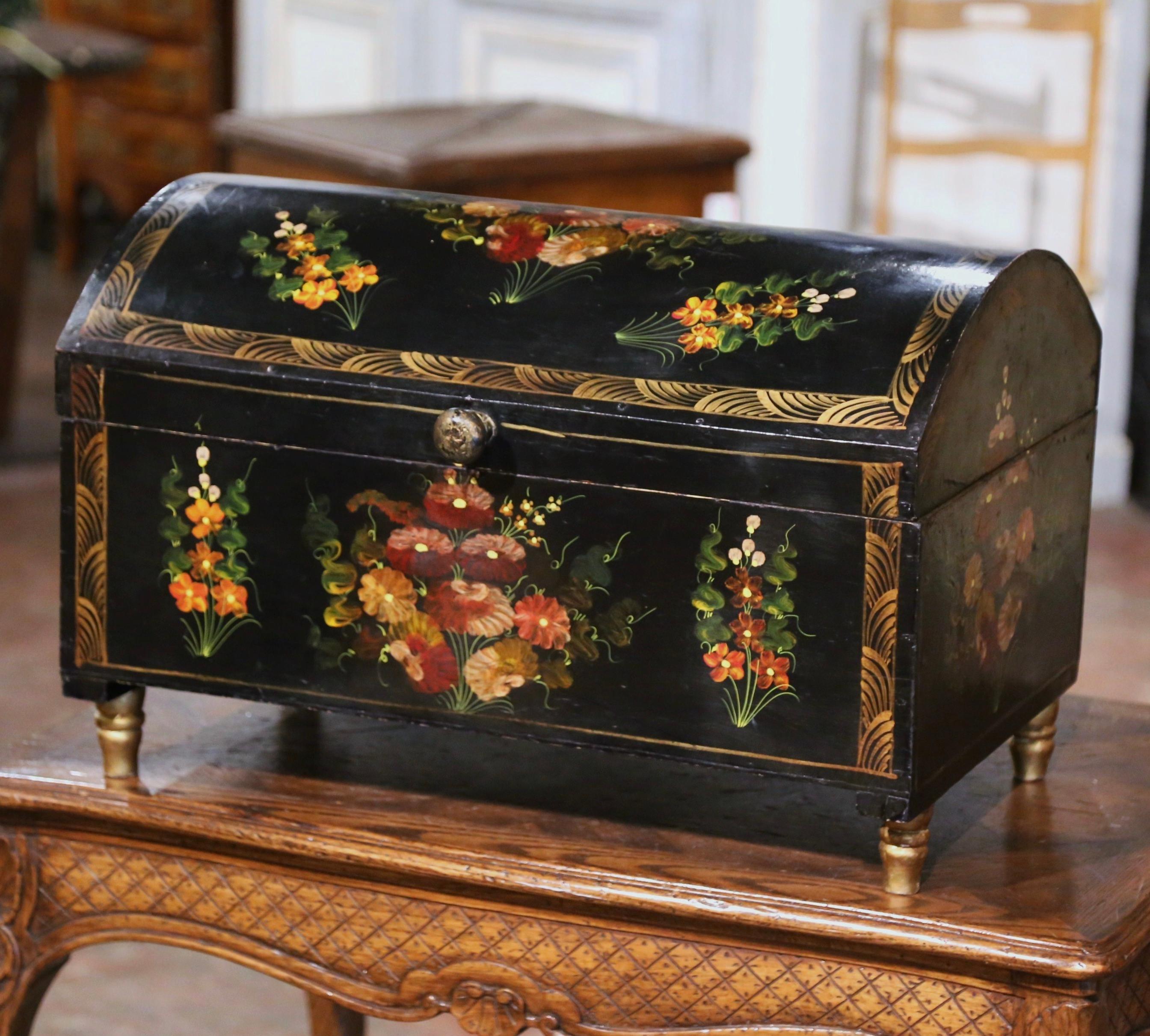 Early 20th Century Spanish Hand Painted Domed Wedding Box with Floral Motifs In Excellent Condition For Sale In Dallas, TX