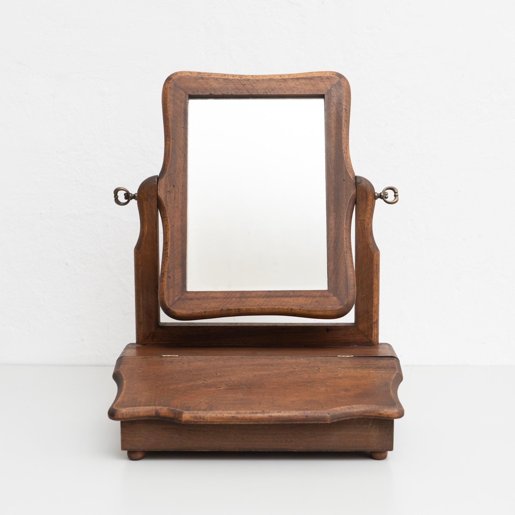Antique Spanish handcrafted wooden dresser mirror.

Manufactured by unknown designer in Spain, circa 1940

In original condition, with minor wear consistent of age and use, preserving a beautiful patina.

Materials:
Mirror.
Wood.