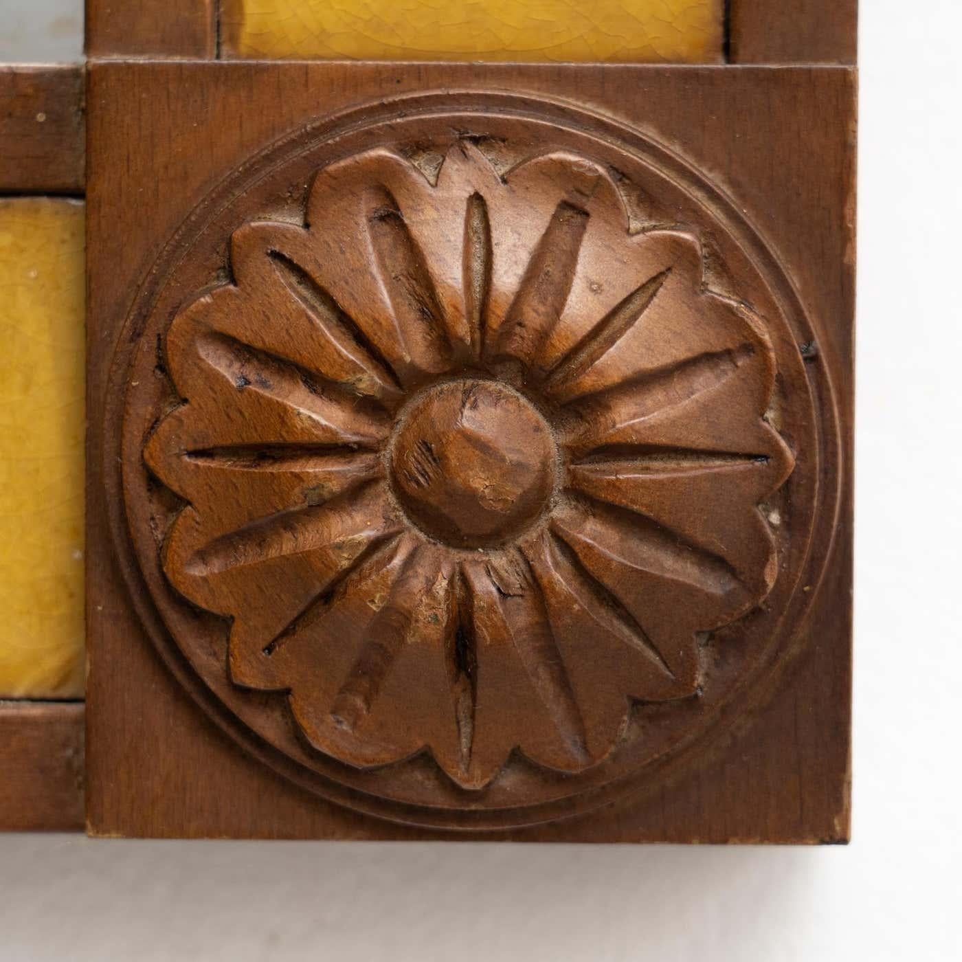 Miroir espagnol du début du 20e siècle fait à la main en bois et en carreaux de faïence en vente 7