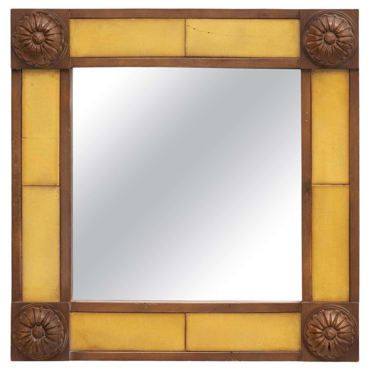 Miroir antique espagnol en bois sculpté à la main et carreaux de céramique.

Fabriqué par un designer inconnu en Espagne, vers 1940

En état d'origine, avec de légères usures dues à l'âge et à l'utilisation, préservant une belle patine.

Matériaux
