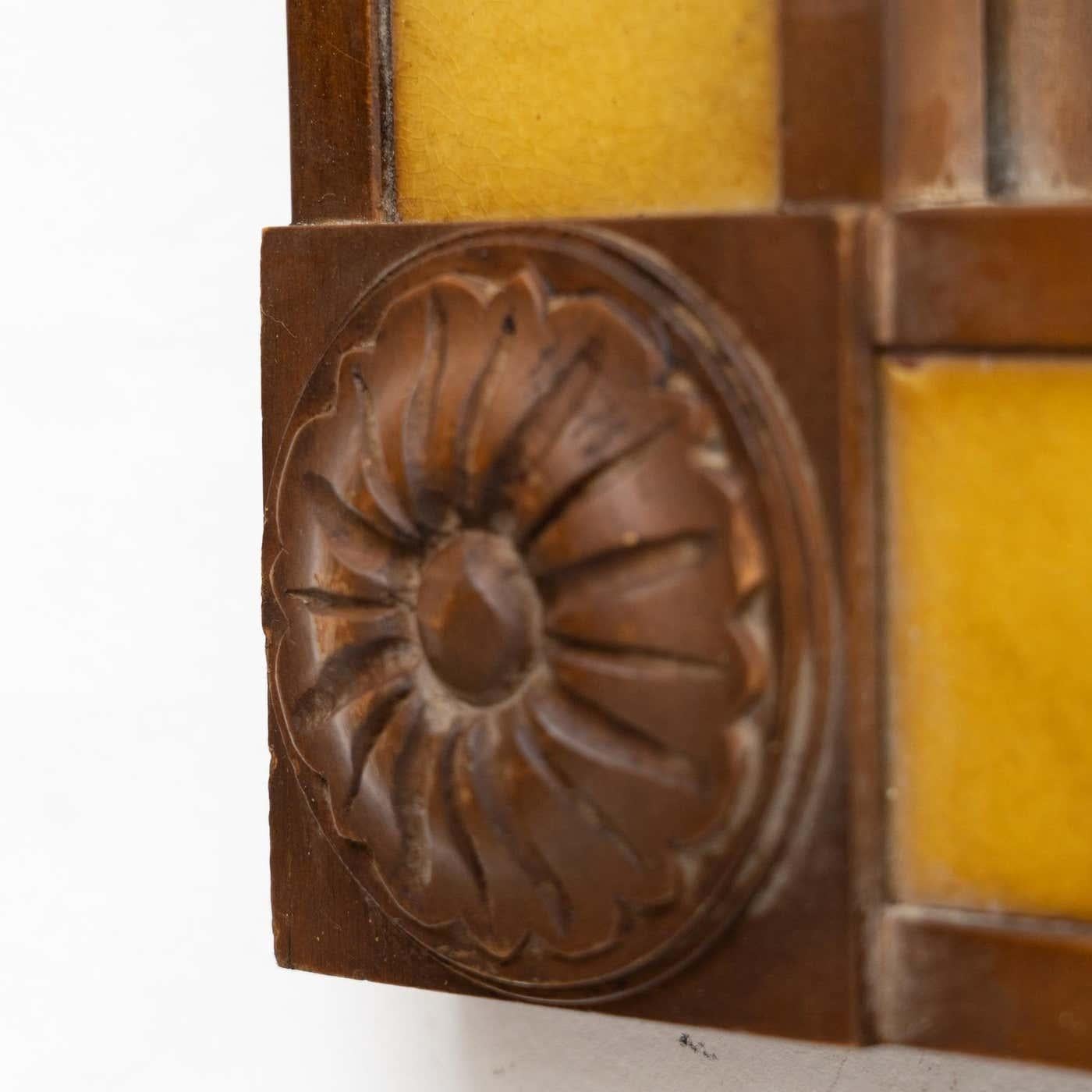 Miroir espagnol du début du 20e siècle fait à la main en bois et en carreaux de faïence en vente 1