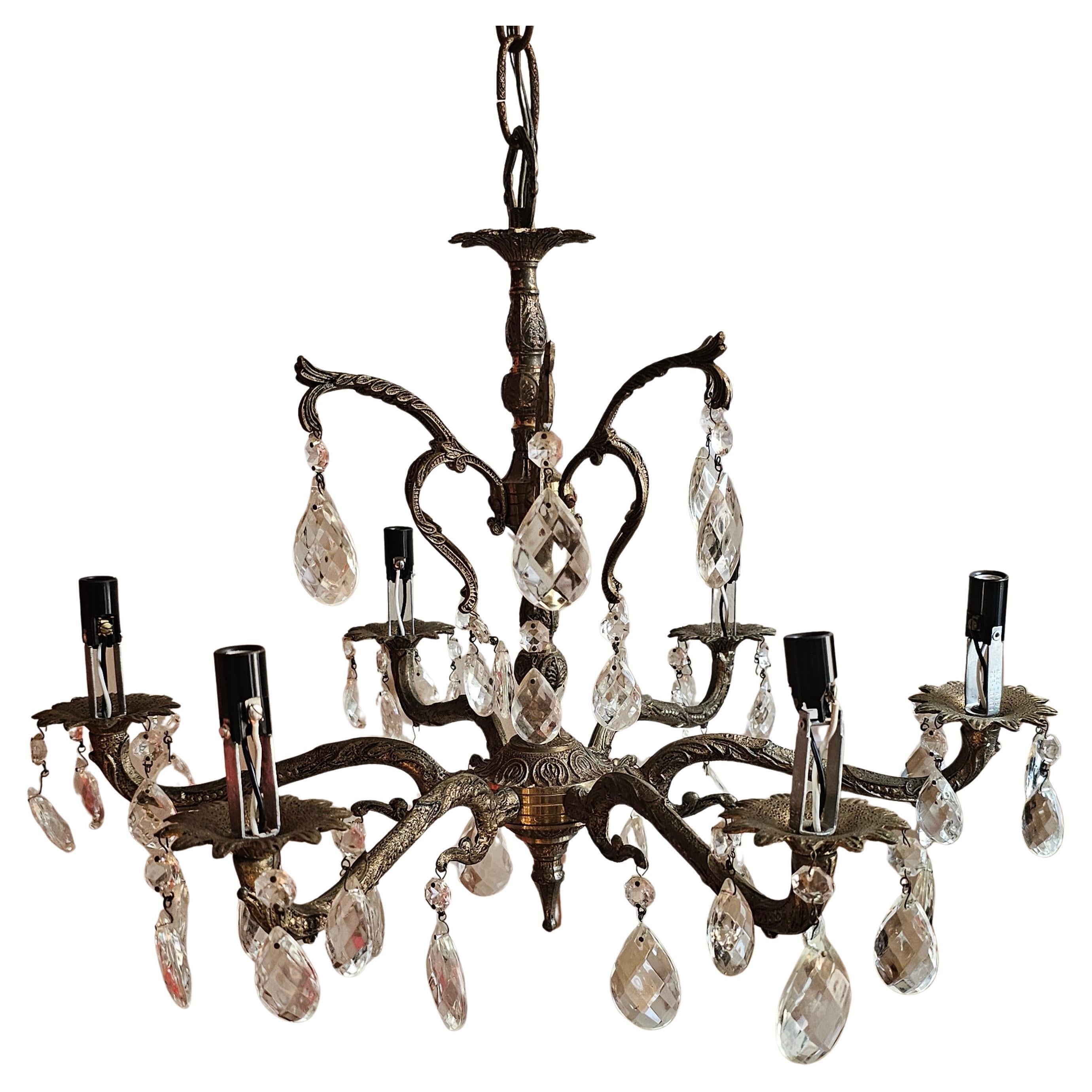 Lampadario spagnolo in ottone e cristallo antico in stile Luigi XIV dei primi del Novecento
Ottime condizioni vintage. 
Misura 20