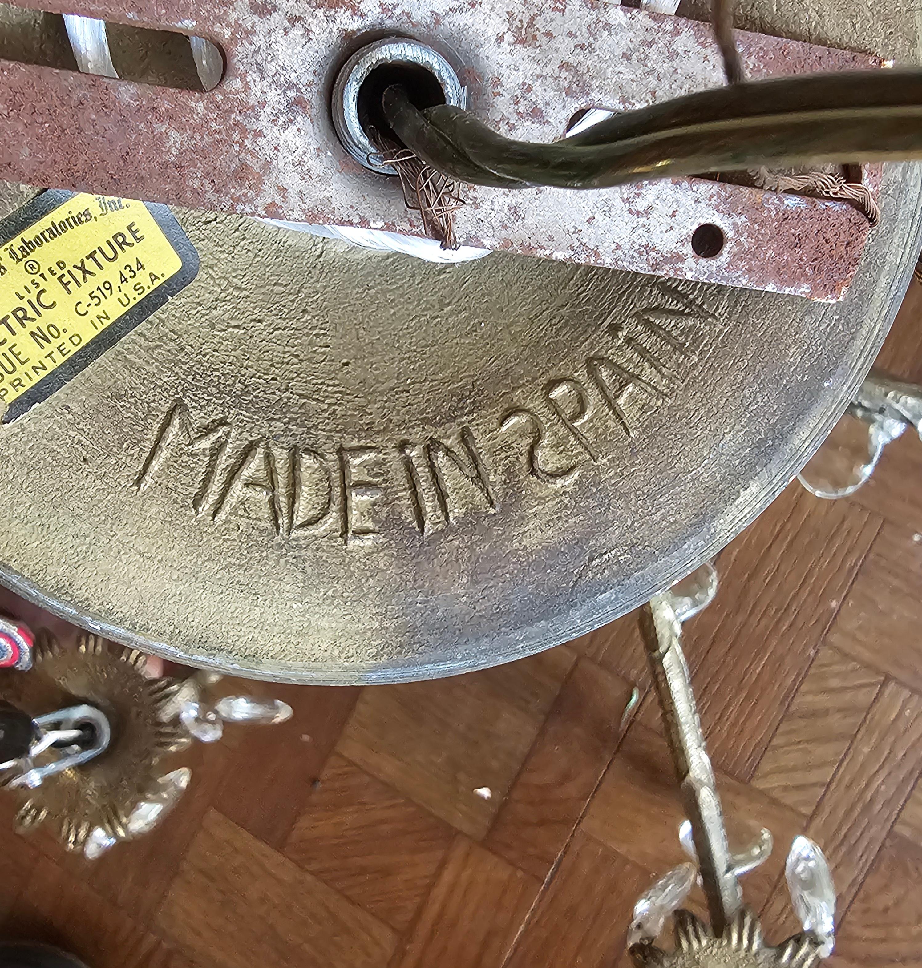 Lampadario spagnolo in ottone antico in stile Luigi XIV dei primi del Novecento in vendita 1