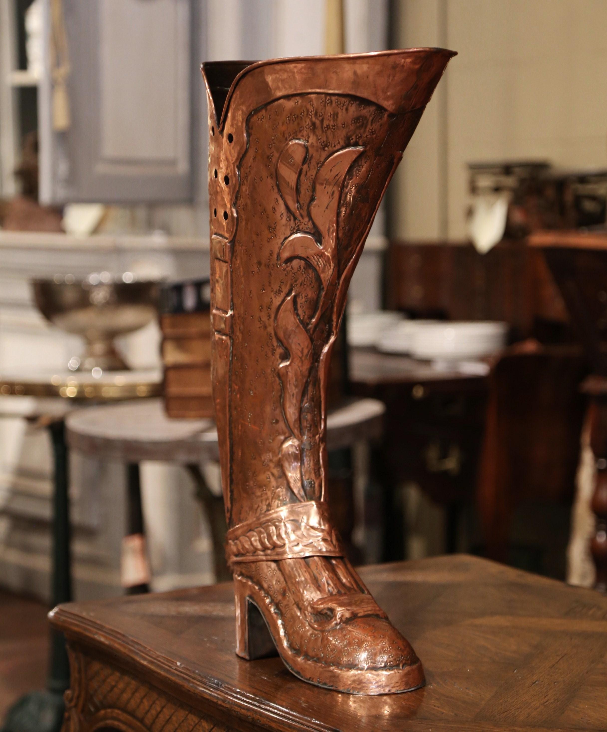 Place this tall, elegant copper boot stand at your front door or in your mudroom to catch loose canes and umbrellas. Crafted in Spain, circa 1920, the large shoe is in the shape of a musketeer boot decorated with a spur behind the heel. The