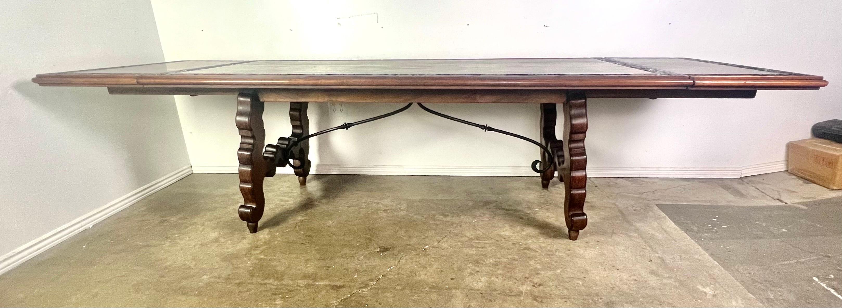 Early 20th Century Spanish Refractory Dining Table with Leaves For Sale 4