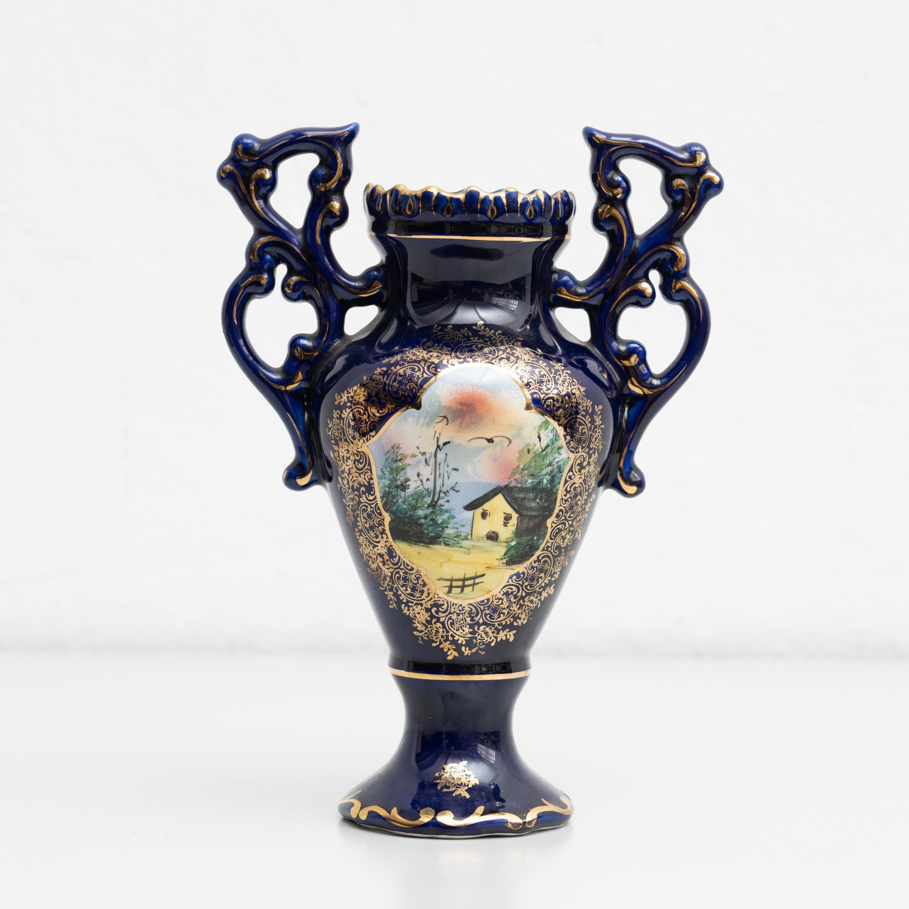 Early 20th Century Spanish Serves Style Vase For Sale 1