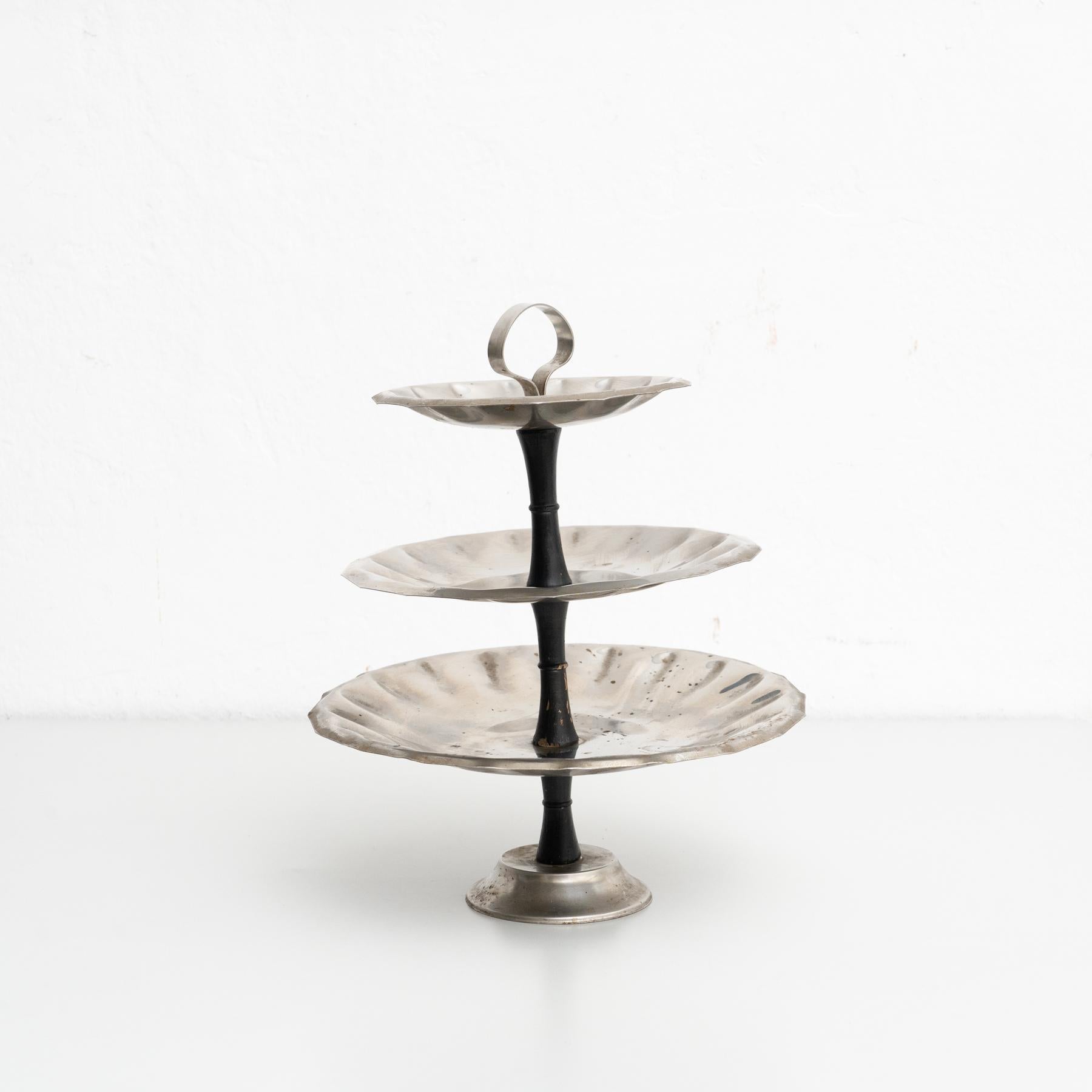 Early 20th Century Spanish Three Tier Dessert Stand In Good Condition For Sale In Barcelona, Barcelona