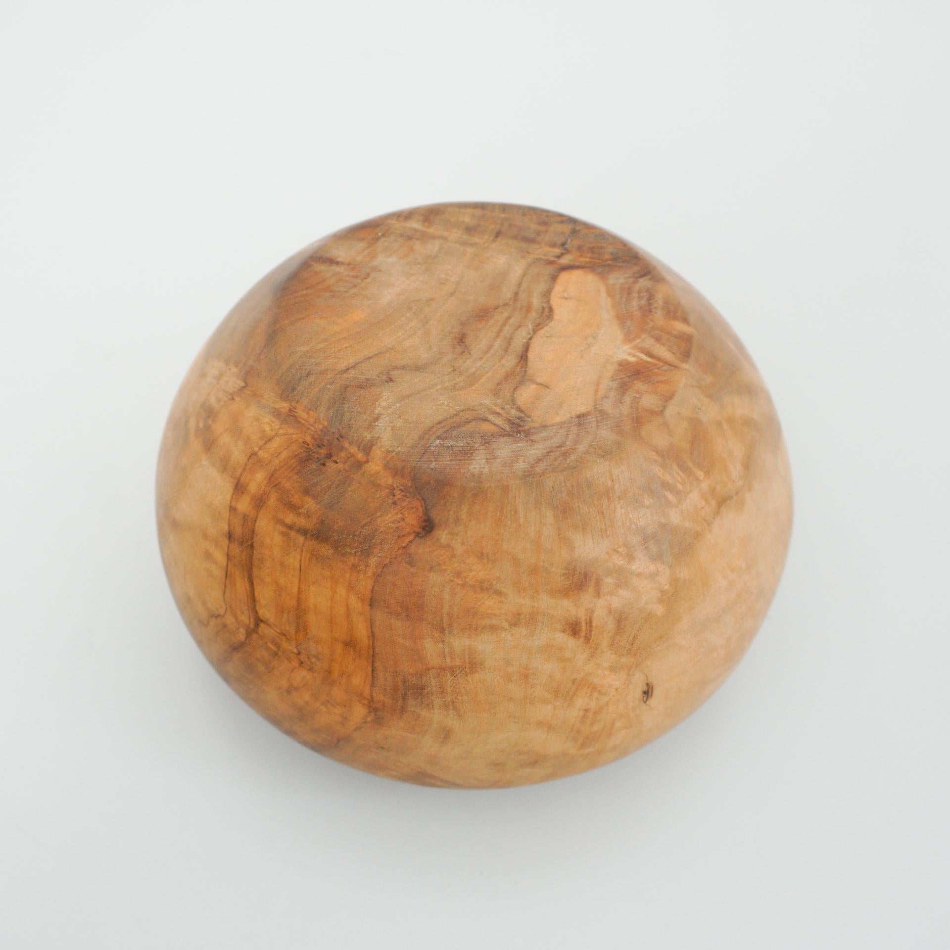 Early 20th Century Spanish Traditional Olive Wood Bowl In Good Condition For Sale In Barcelona, Barcelona
