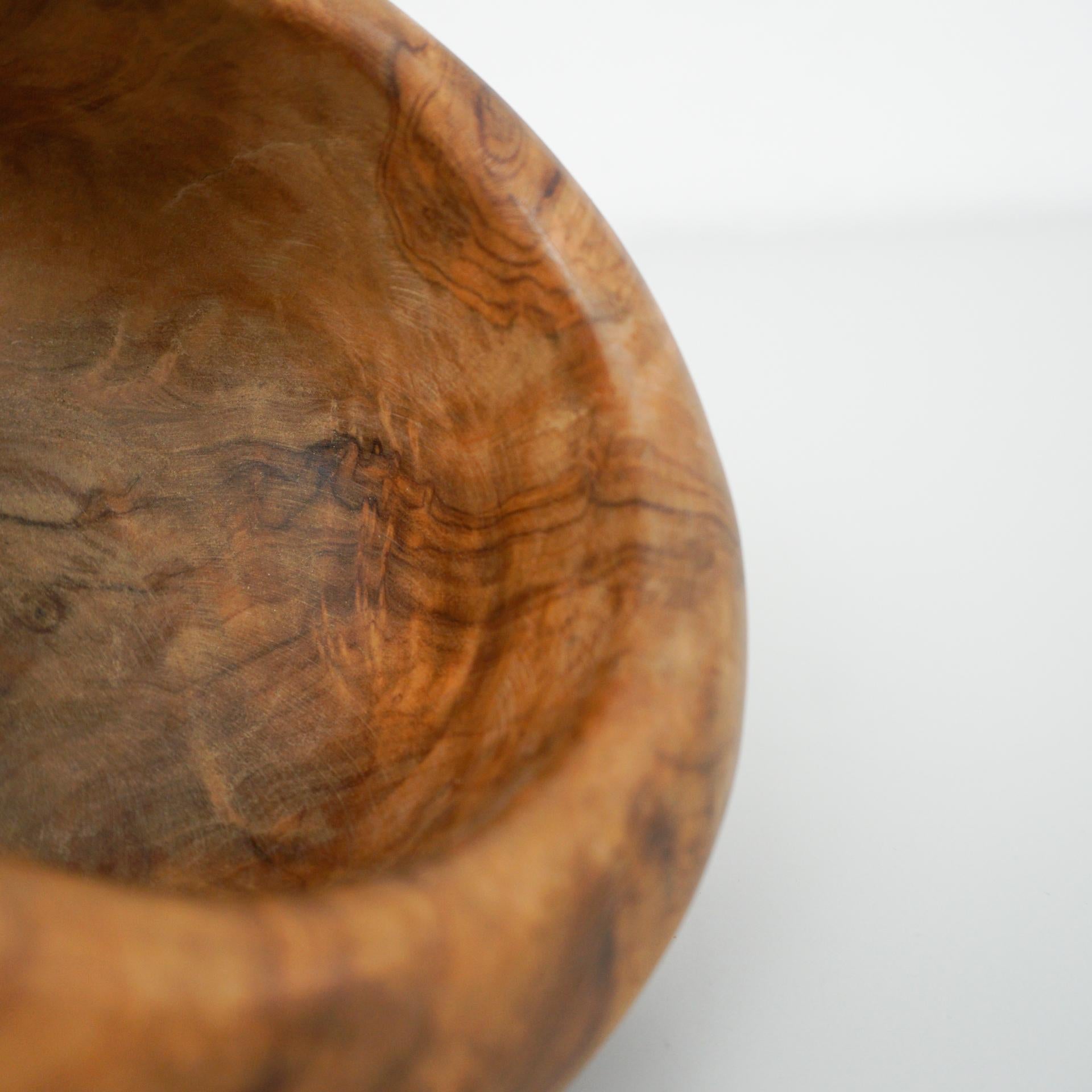Early 20th Century Spanish Traditional Olive Wood Bowl For Sale 1